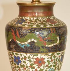 Raro par de jarrones de cloisonné montados como lámparas