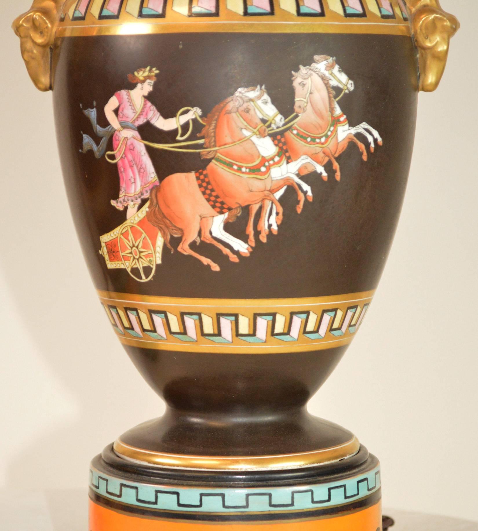 Pareja de Urnas Francesas del Renacimiento Griego Montadas como Lámparas Grecorromano en venta