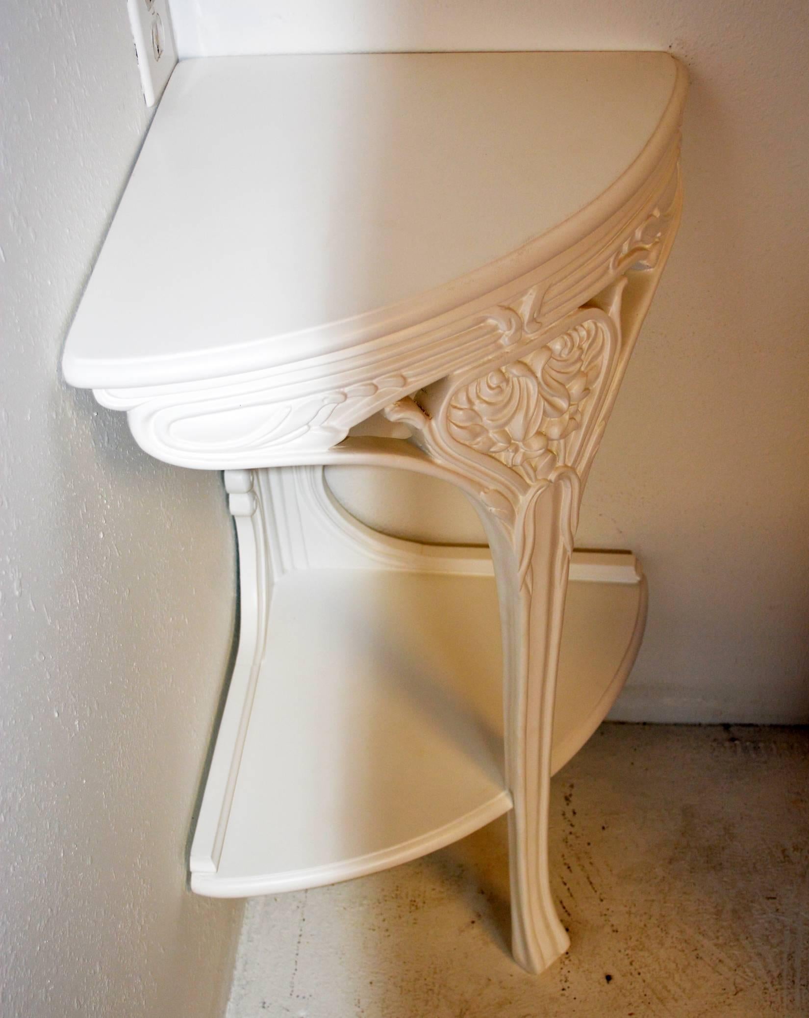 Pair of Art Nouveau Corner Tables In Good Condition In Palm Springs, CA