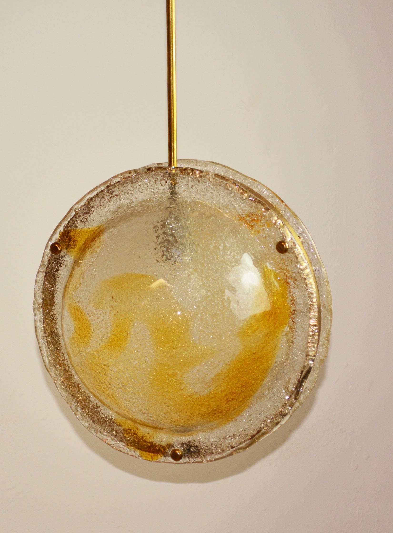20ième siècle Lampe à suspension globe «llipop » Mazzega en vente
