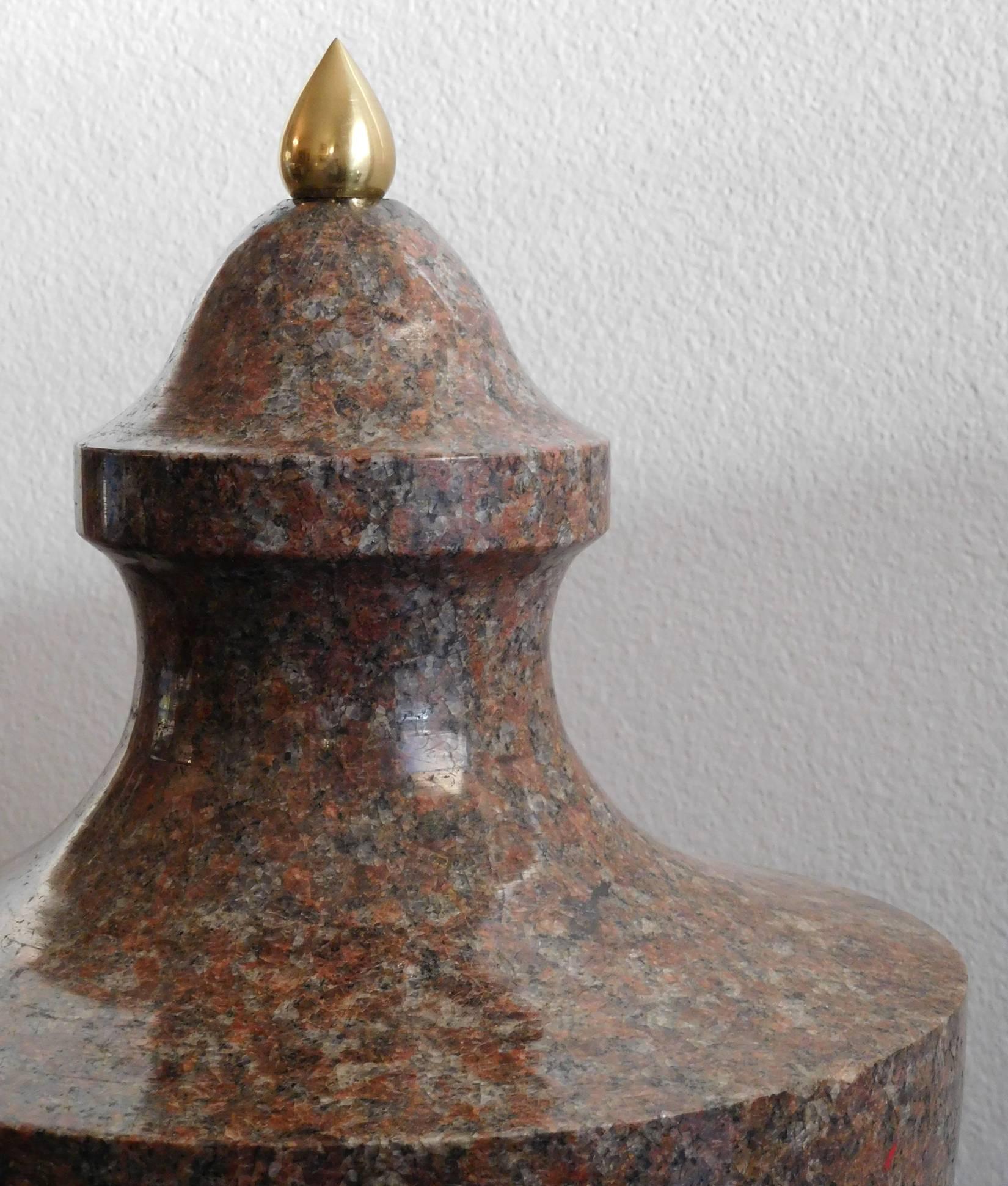 Pair of 19th Century Neoclassical Granite Urns In Good Condition For Sale In Palm Springs, CA