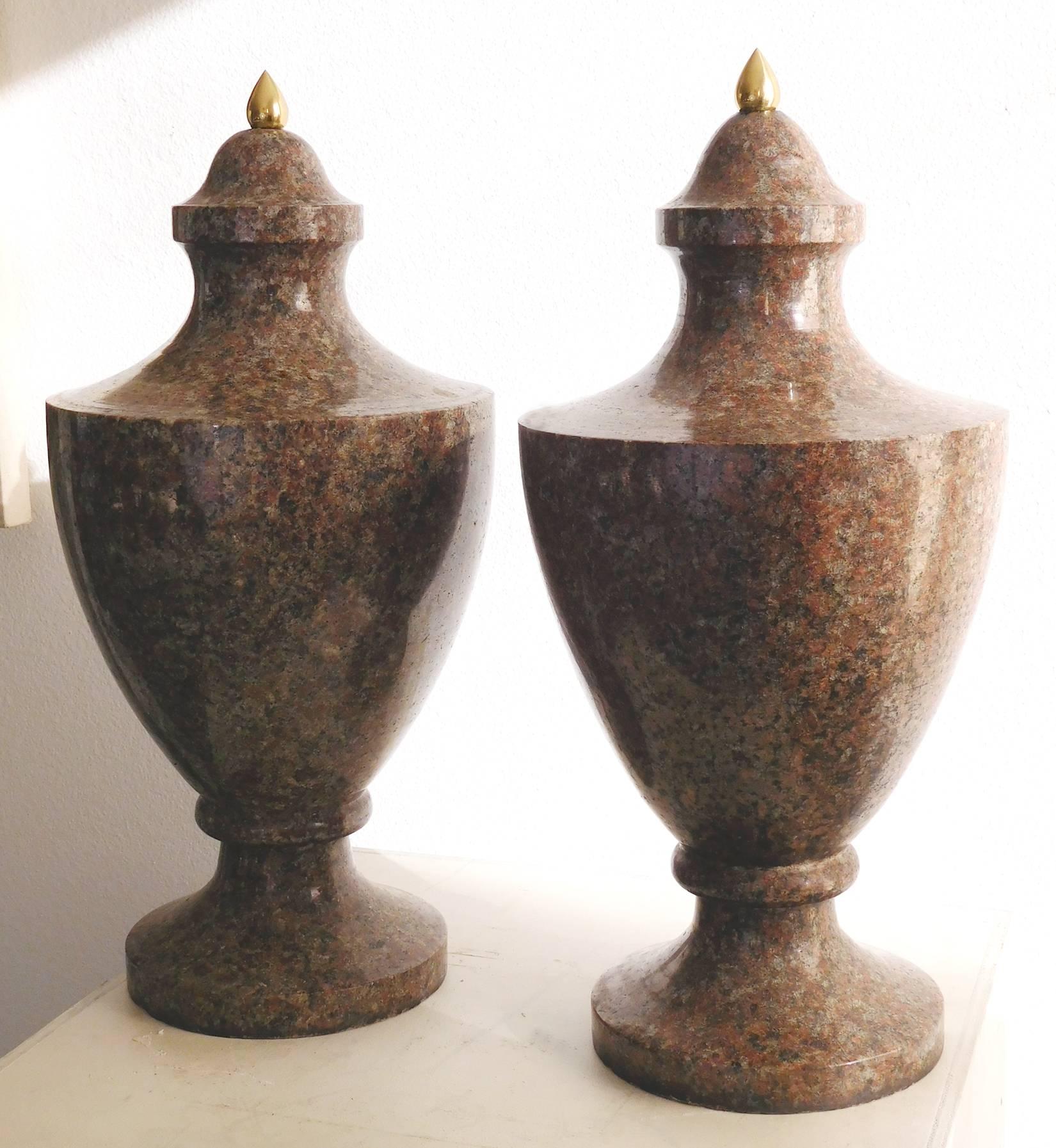 Pair of 19th Century Neoclassical Granite Urns For Sale 1