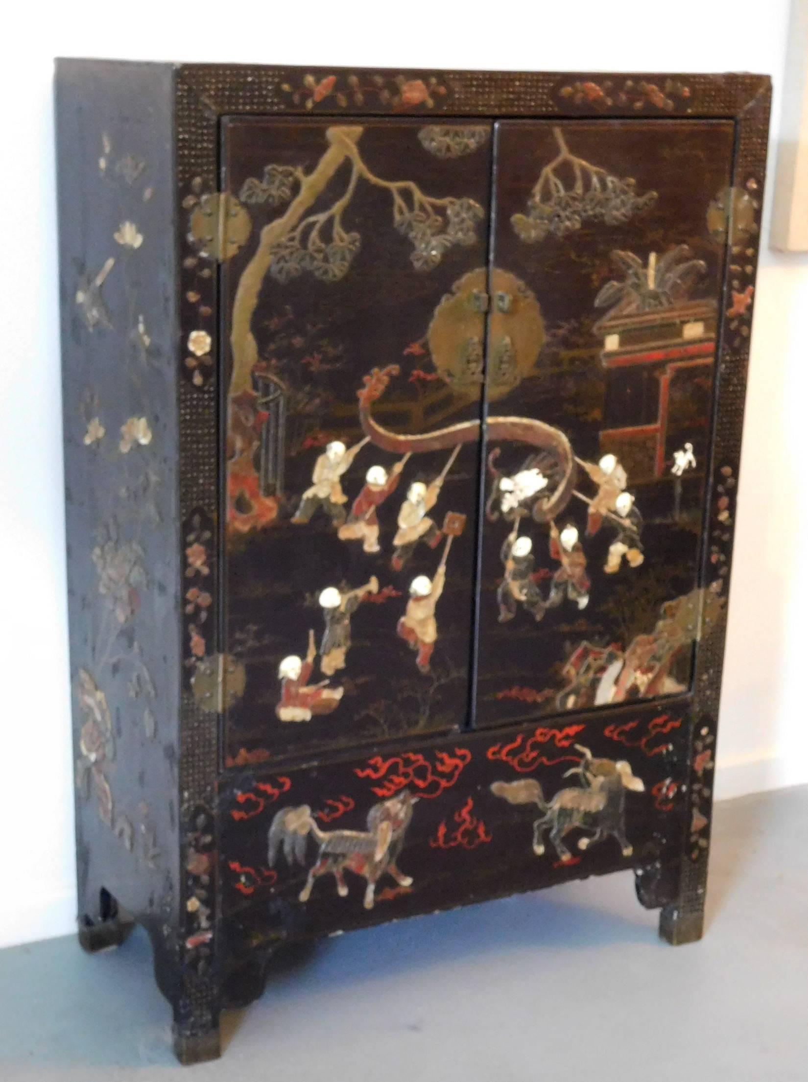Chinese Export Pair of 19th Century Chinese Scholars Cabinets