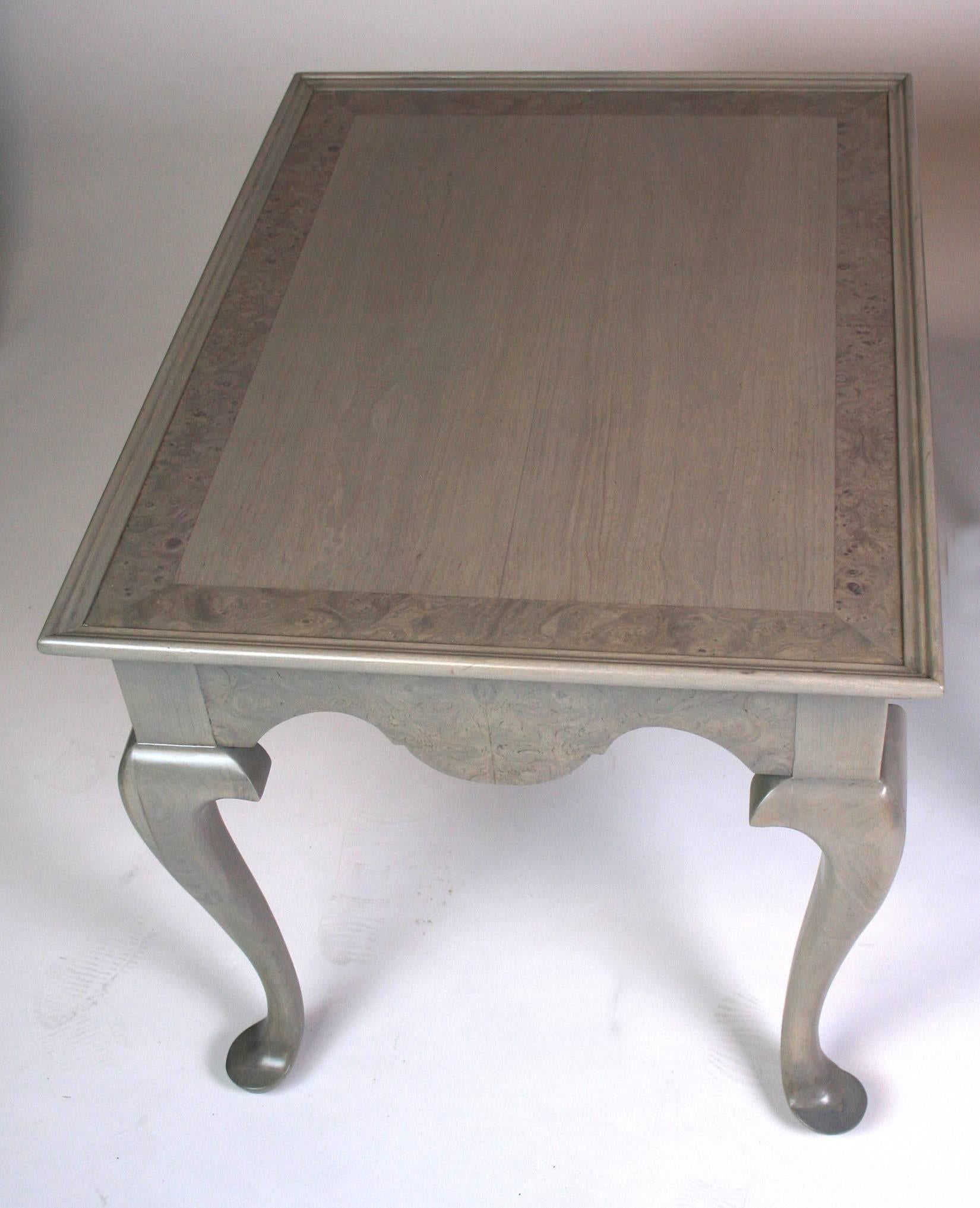 Pair of Grey Stained Queen Anne Style Side Tables In Good Condition For Sale In Palm Springs, CA