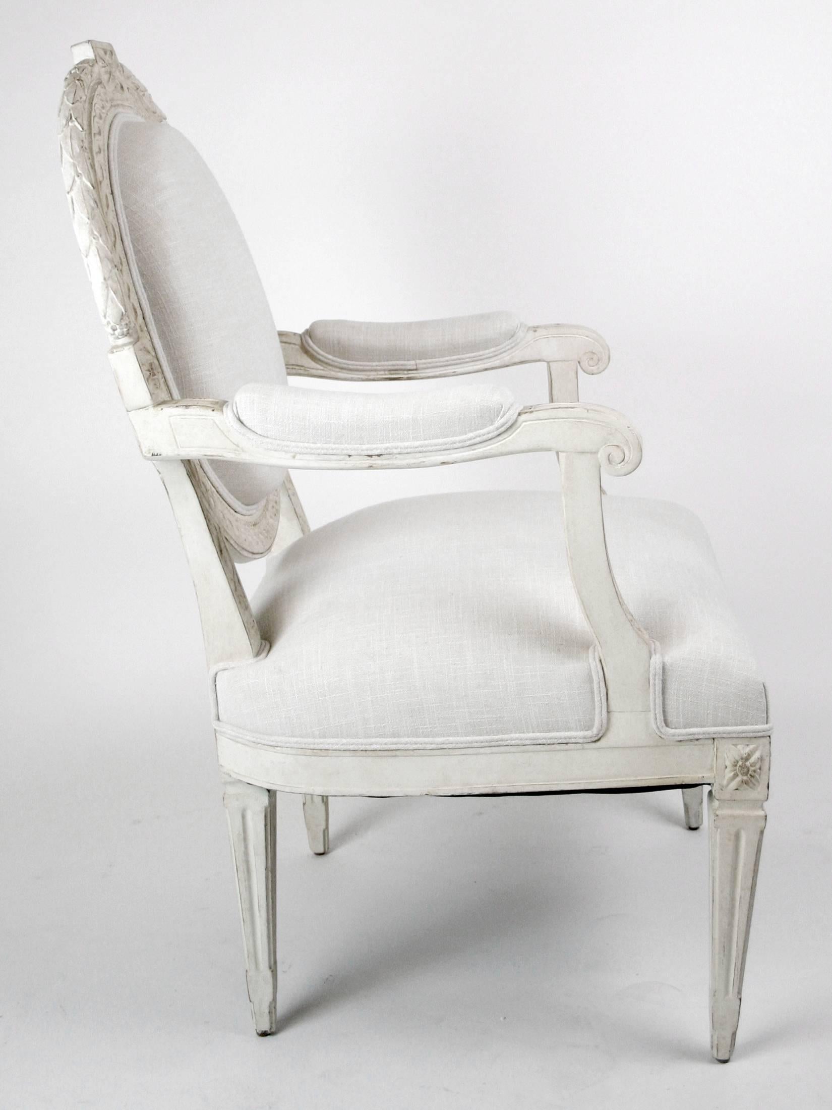 Hand-Carved Late 19th Century French Louis XVI Fauteuil For Sale