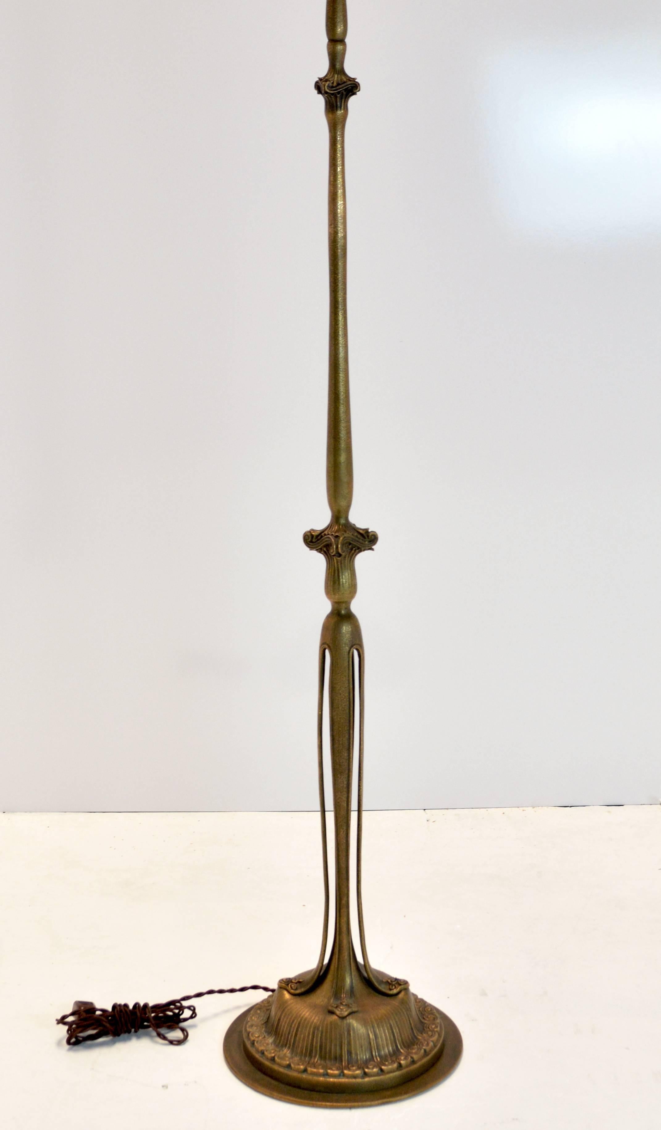 French Art Deco Bronze Floor Lamp In Good Condition In Palm Springs, CA