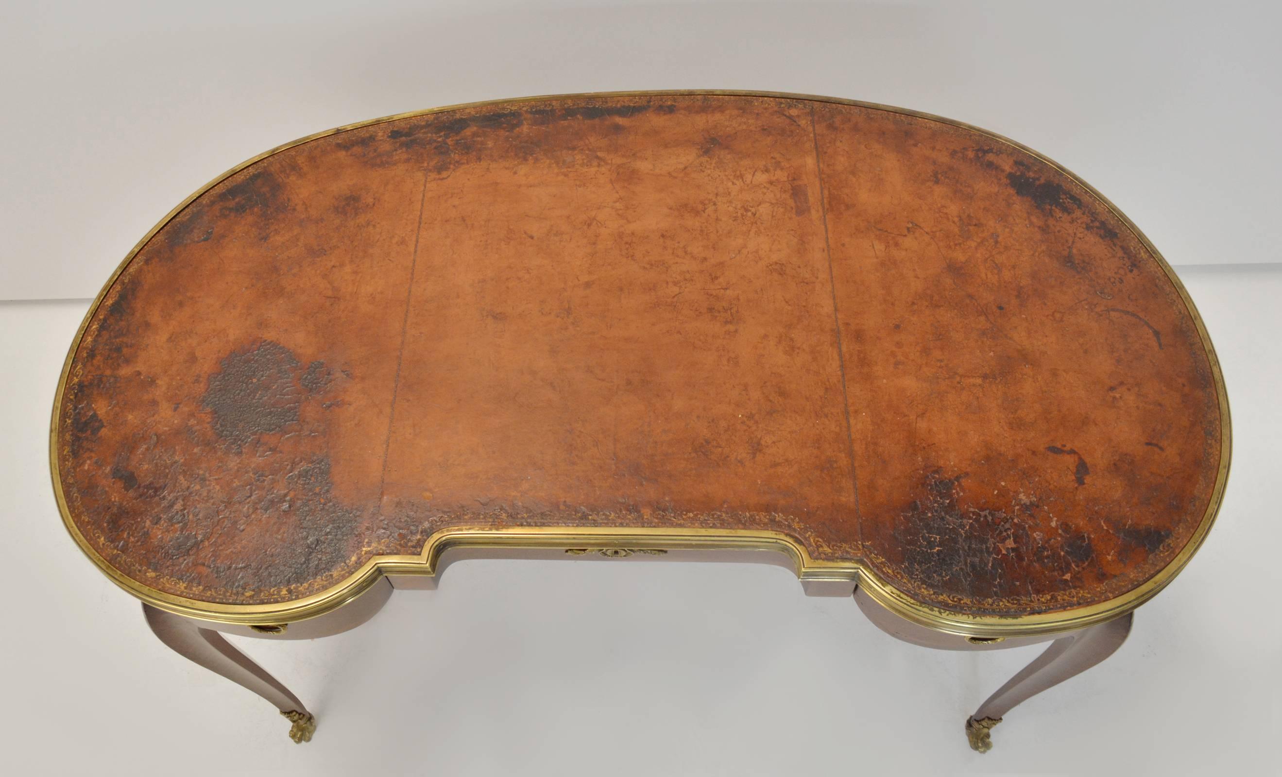 French Louis XV Style Kidney-Shaped Satinwood Desk In Good Condition In Palm Springs, CA