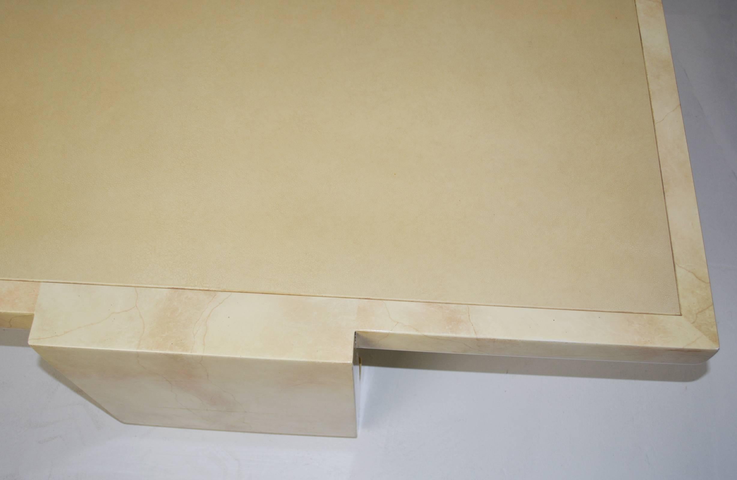 Américain Table basse laquée en vente
