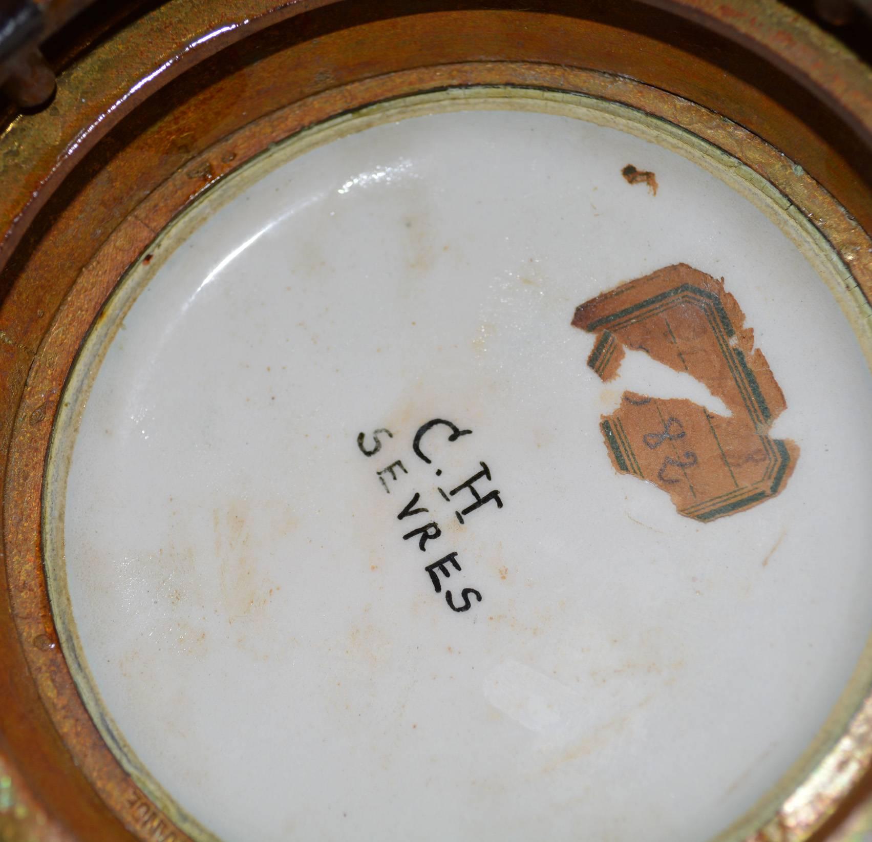 Paire d'urnes Art Déco de Sèvres des années 1920 en vente 2