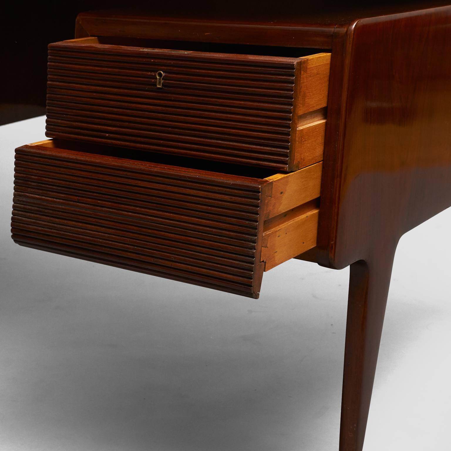 Guglielmo Ulrich Style Executive Desk, Possibly Made by Dassi, circa 1954 In Good Condition In San Francisco, CA