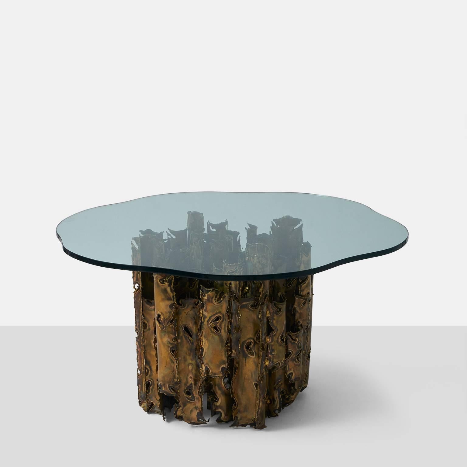 Silas Seandel - Cathedral series dining table
A dining table by Silas Seandel with a clear, amorphous glass top and hand-cut, welded and acid etched bronze base,
USA, 1970's.
