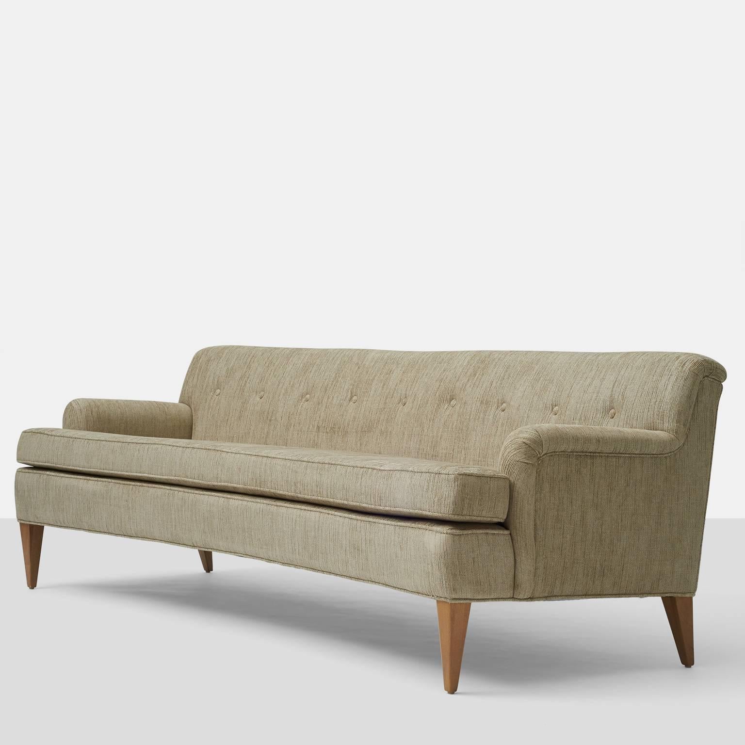 Edward Wormley for Dunbar, curved back sofa
An early curved back sofa by Edward Wormley for Dunbar. Beige chenille fabric with tapered wooden legs.
USA, circa 1950s.