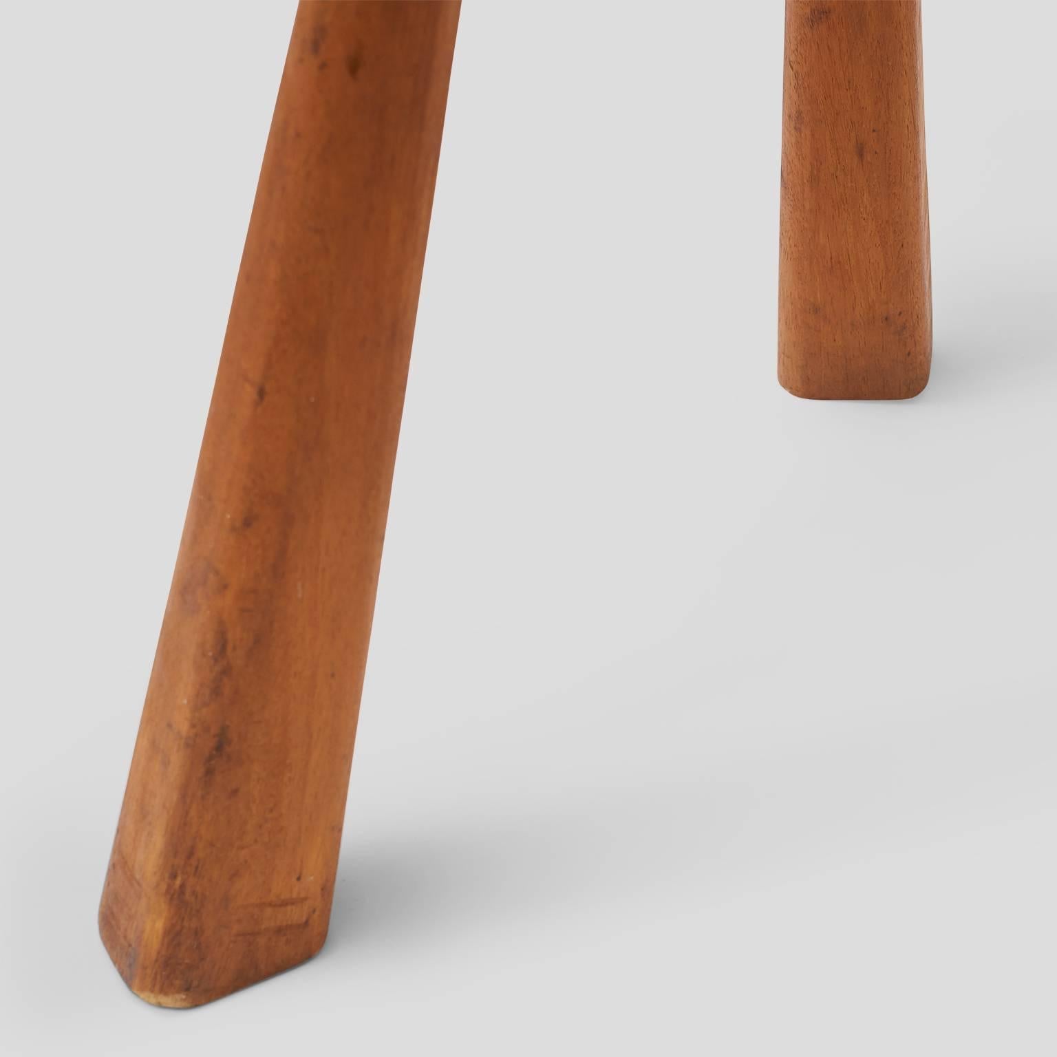Raro par de taburetes de roble para Les Arcs de Charlotte Perriand Francés en venta