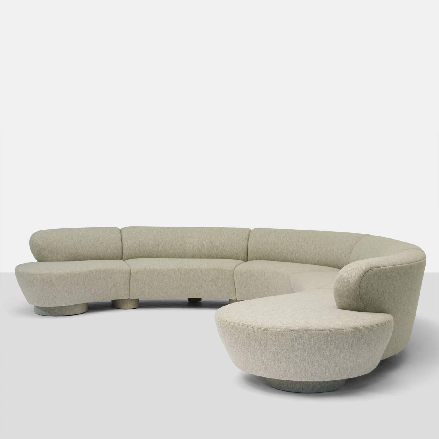 A five piece serpentine shaped cloud sectional for Directional made in the 1970s. By rearranging pieces, the sectional can be changed into multiple different shapes. Professional restored in a luxuriously soft light gray boiled wool fabric from the
