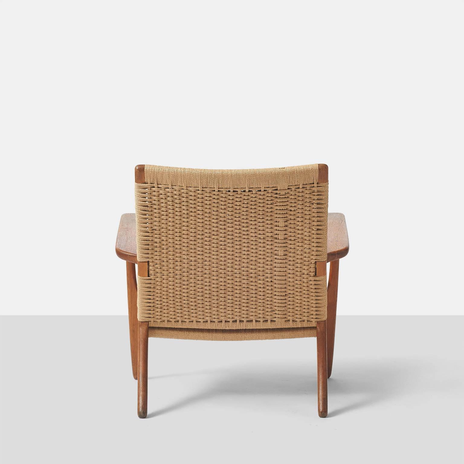 Scandinavian Modern Pair of Hans Wegner CH25 Lounge Chairs