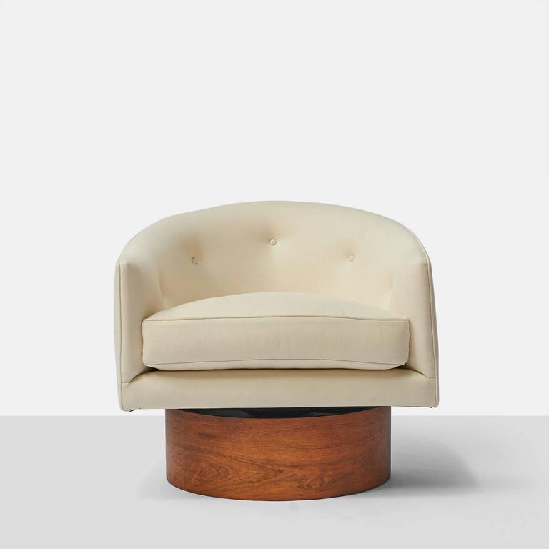 Pair of Swivel Barrell Chairs by Milo Baughman at 1stDibs