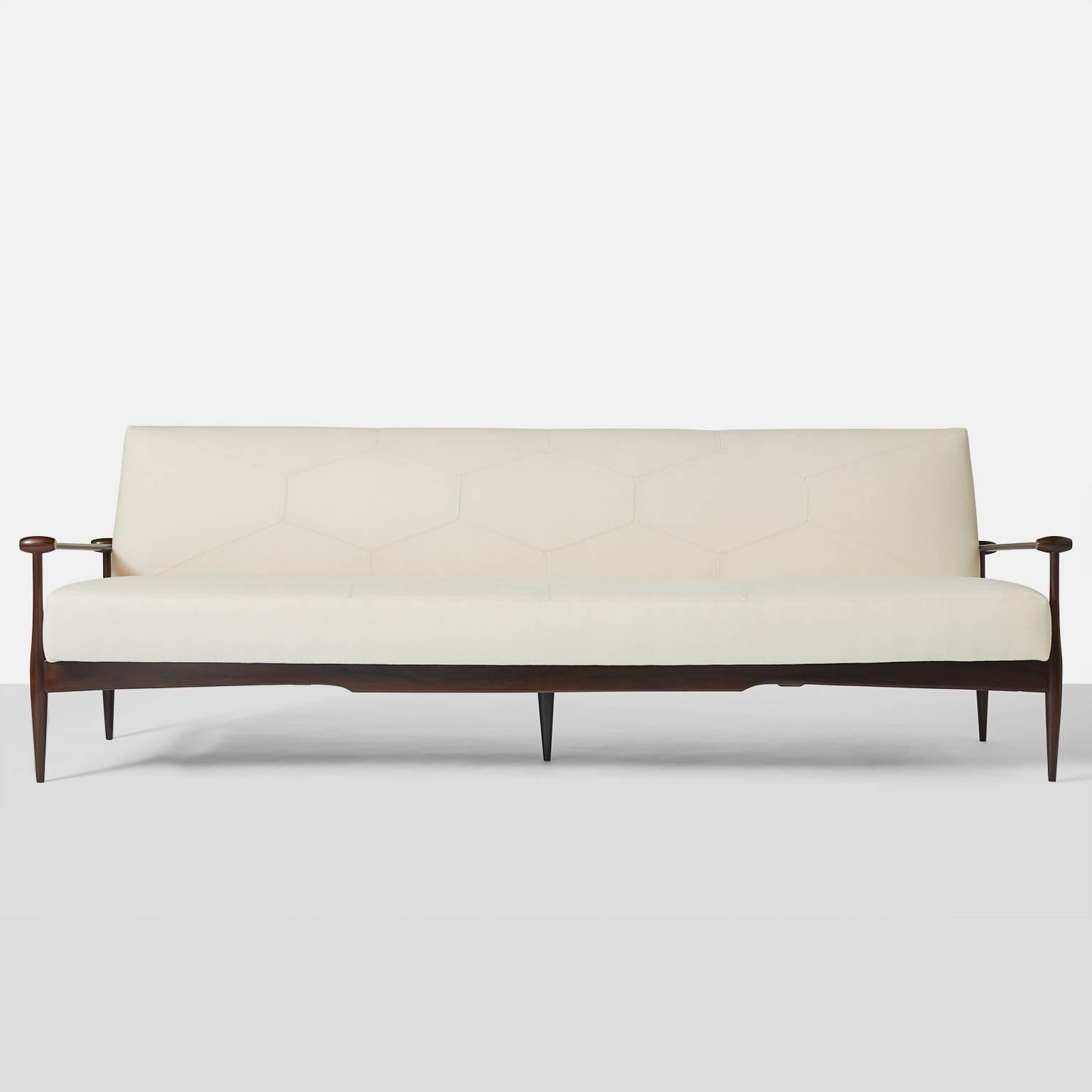 Modern Sofa by Liceu de Arte e Officios