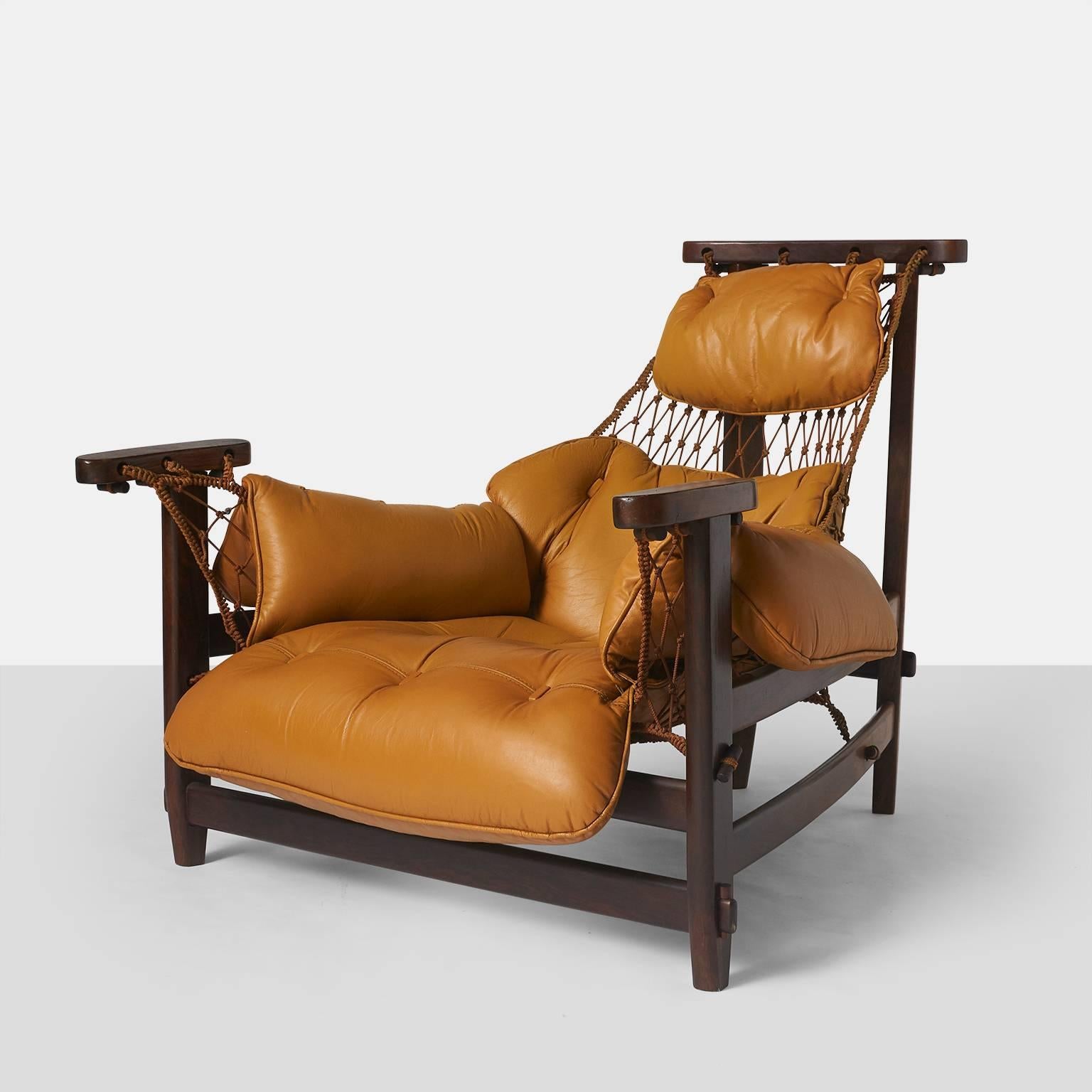 A lounge chair in jacaranda by Jean Gillon with woven rope sling that carries the tufted leather cushion. Retains the original label.
Brazil, circa 1960s.