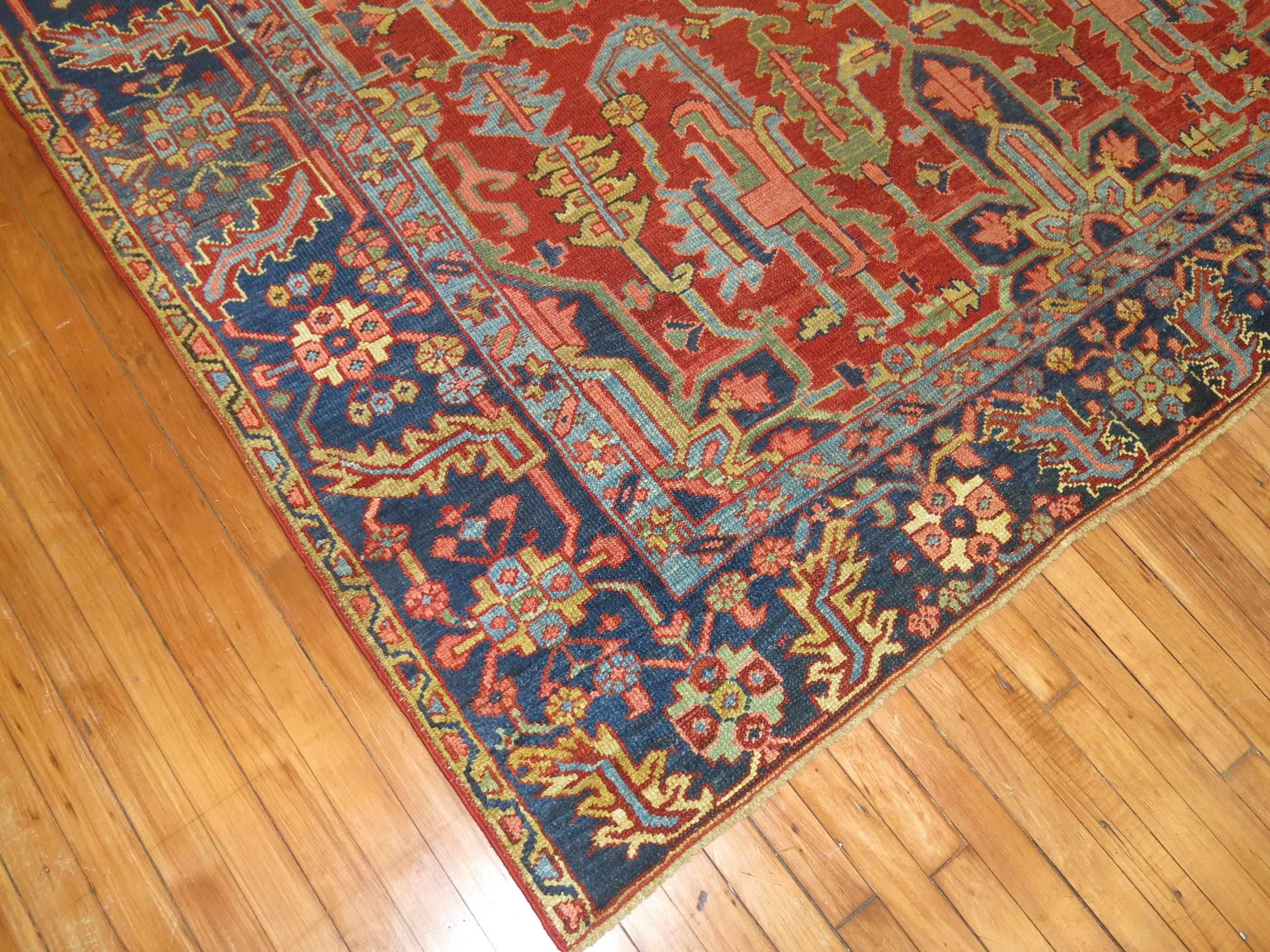 Antiker persischer Heriz-Teppich (Serapi) im Angebot