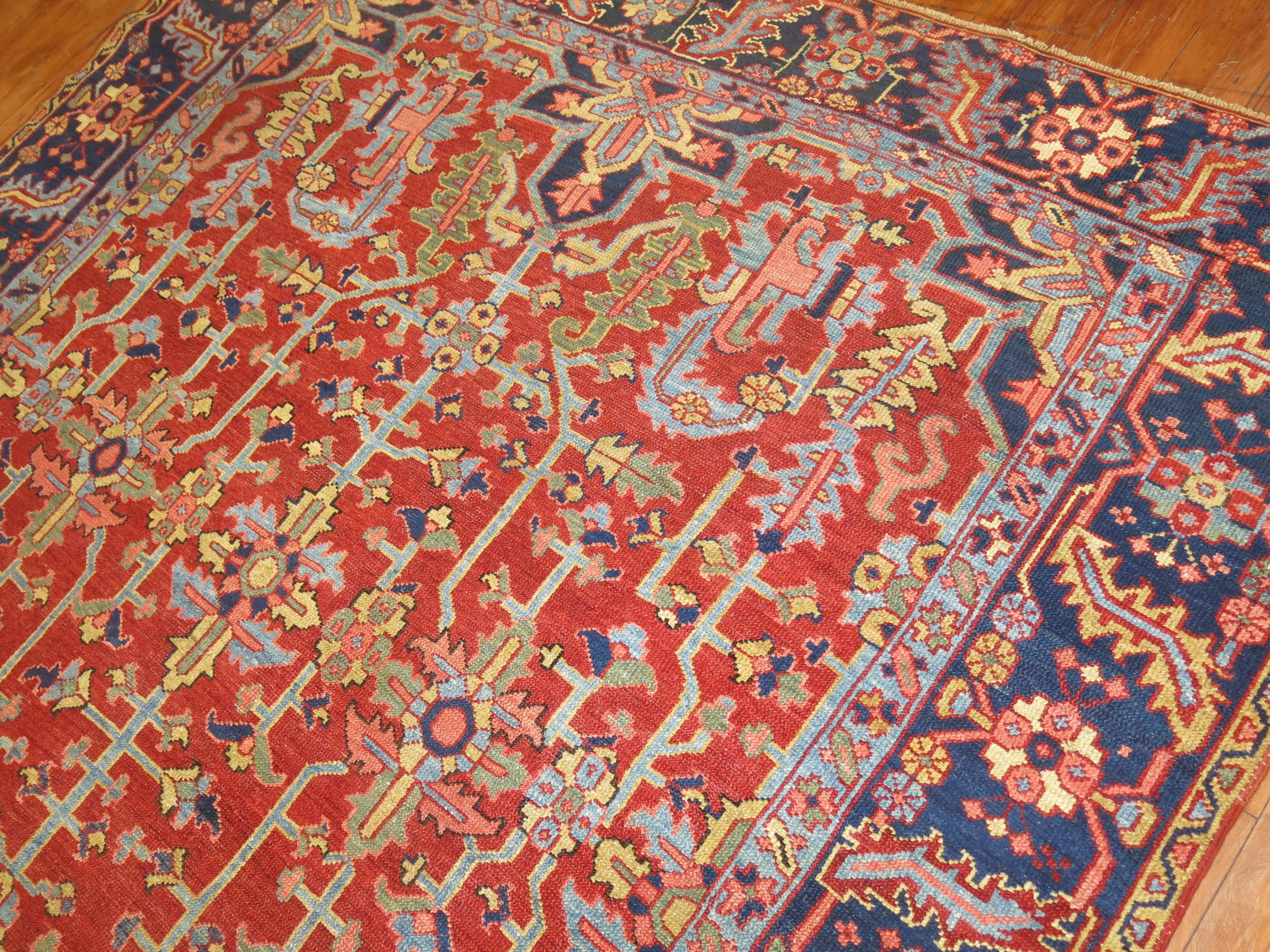 Antiker persischer Heriz-Teppich im Zustand „Hervorragend“ im Angebot in New York, NY