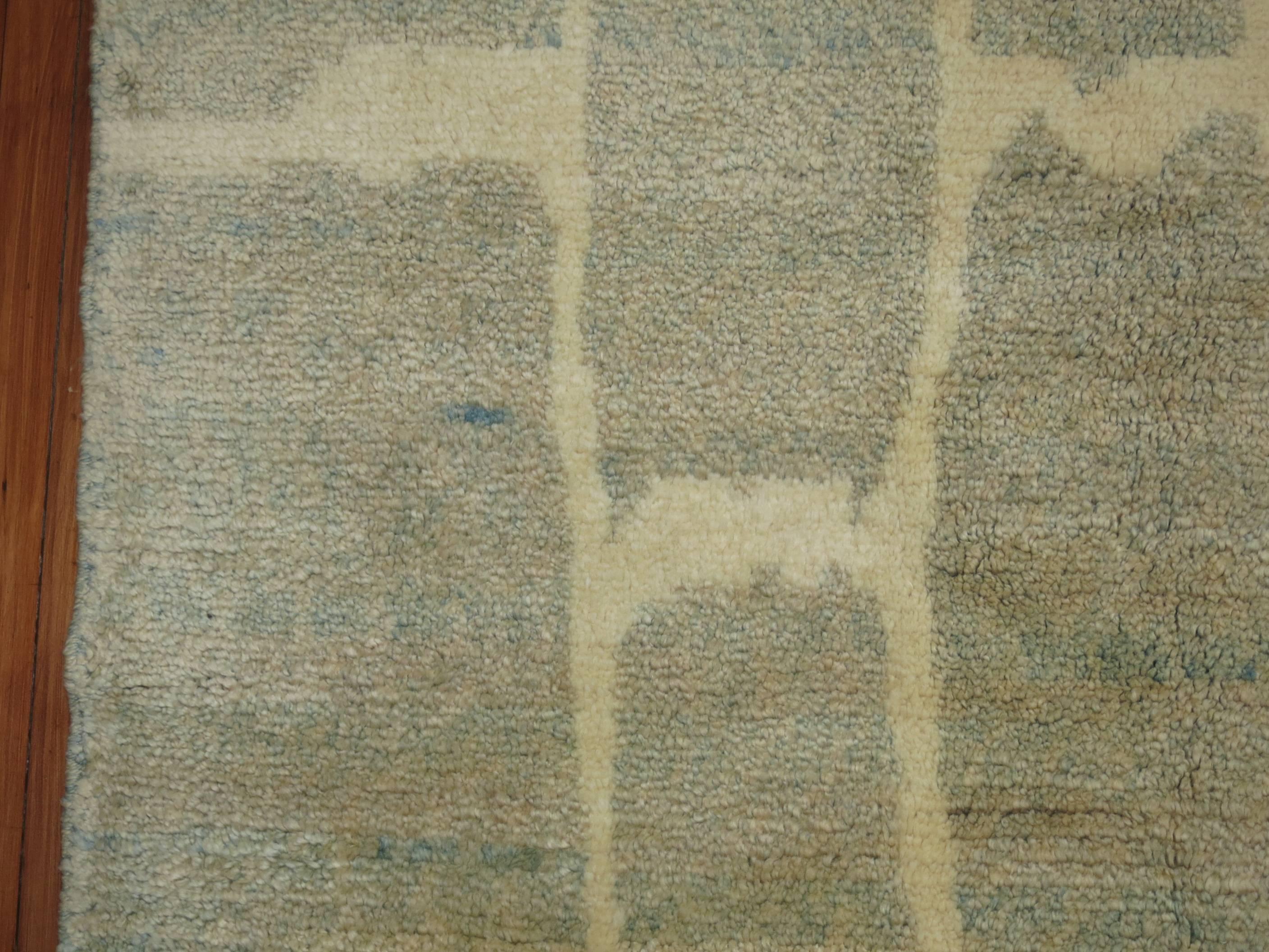 Türkischer modernistischer quadratischer Teppich aus der Zeit der Moderne (Handgewebt) im Angebot