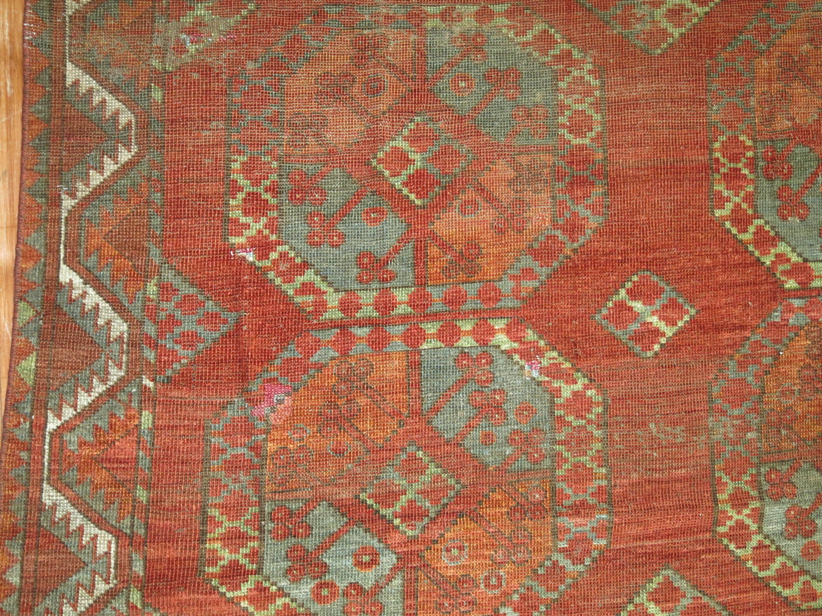 Brauner antiker Ersari-Teppich mit Stammesmotiven im Zustand „Relativ gut“ im Angebot in New York, NY