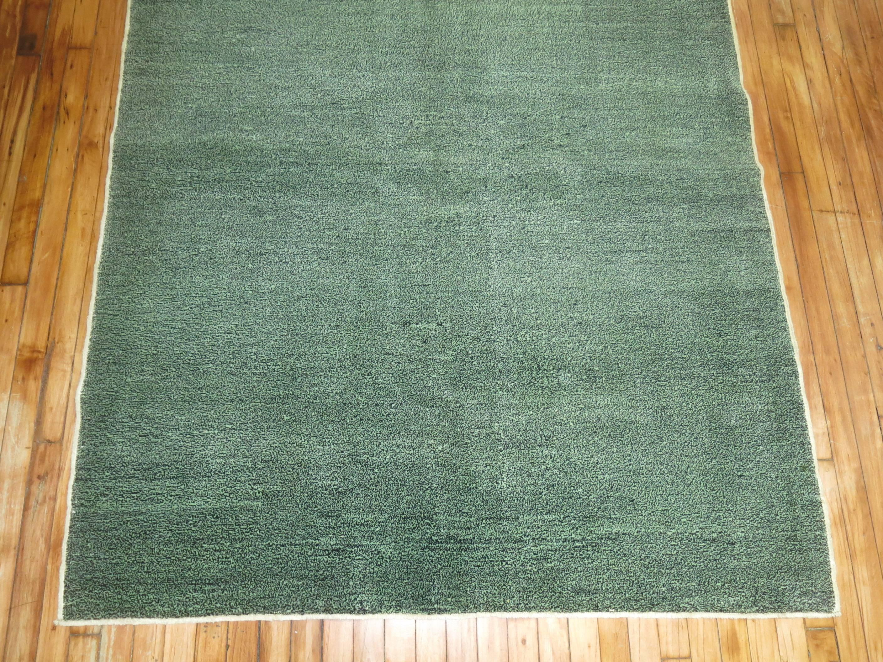 Smaragdgrüner modernistischer, minimalistischer türkischer anatolischer Vintage-Teppich (Handgeknüpft) im Angebot
