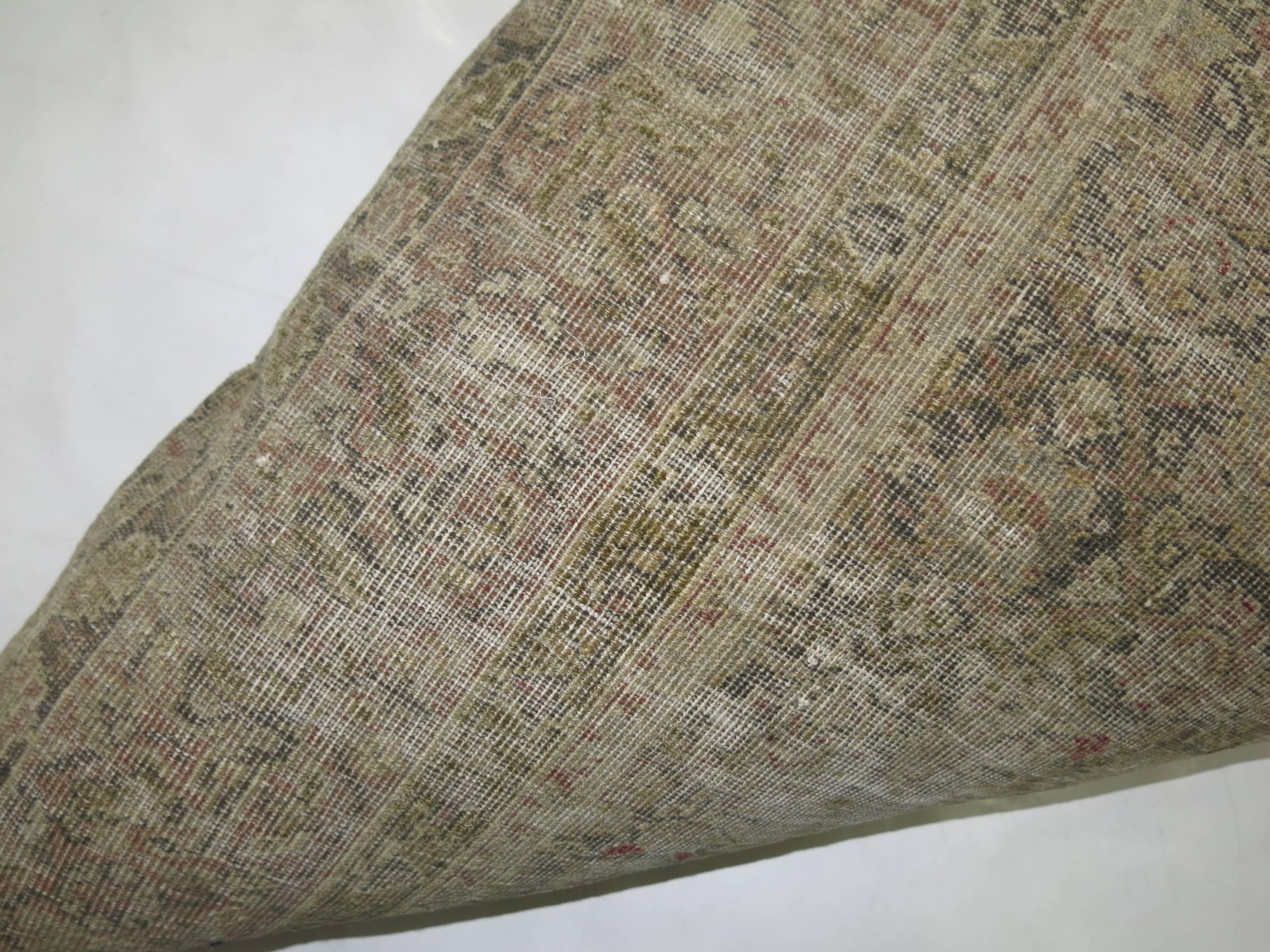 Sultanabad Coussin de tapis persan ancien de forme triangulaire en vente