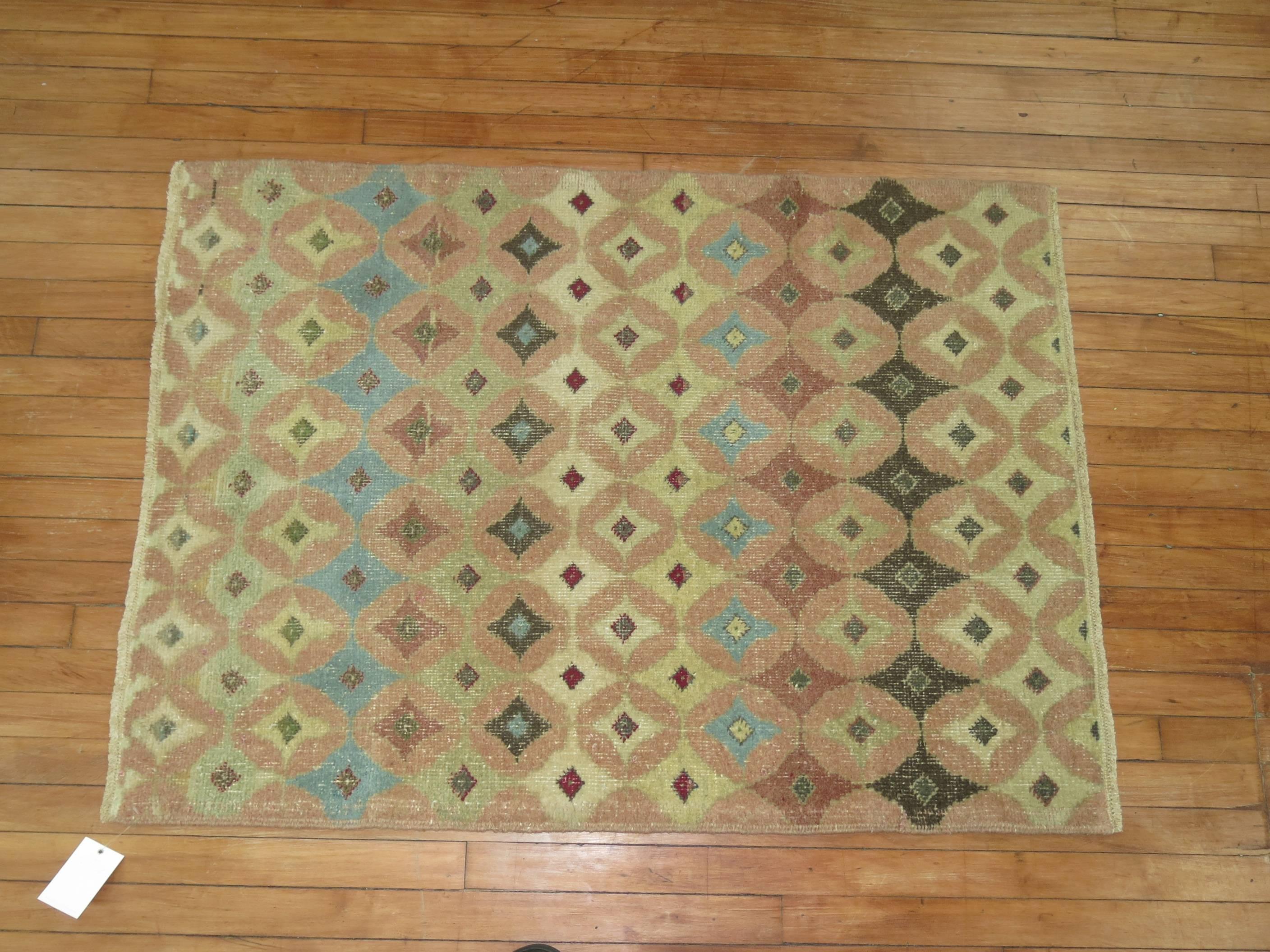 Pair of Turkish Deco Scatter Size Vintage Rugs In Good Condition For Sale In New York, NY