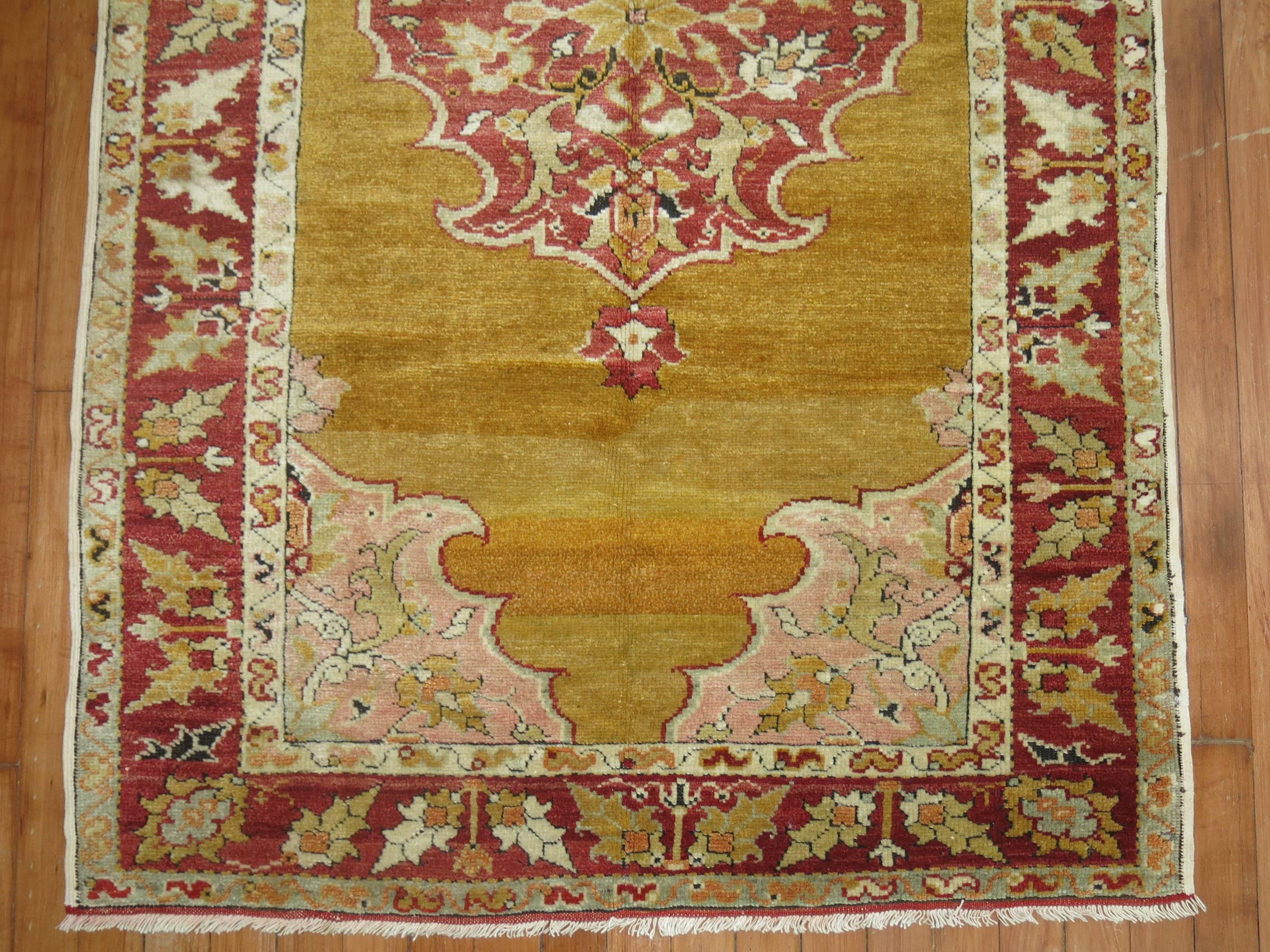 Tissé à la main Tapis turc ancien moutarde à écailles, taille d'empiècement en vente