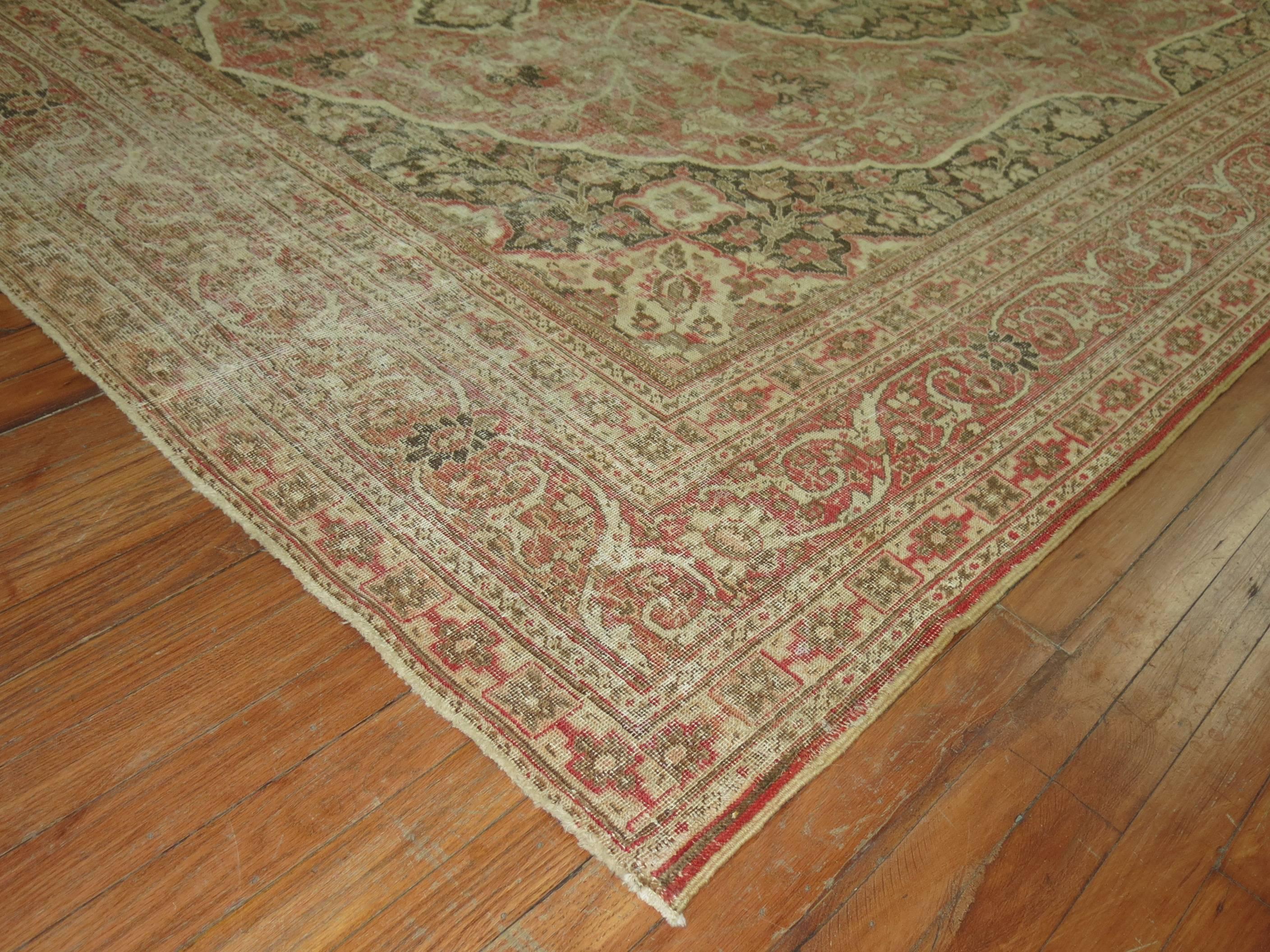 Tappeto persiano Tabriz in stile classico formale dei primi del Novecento.