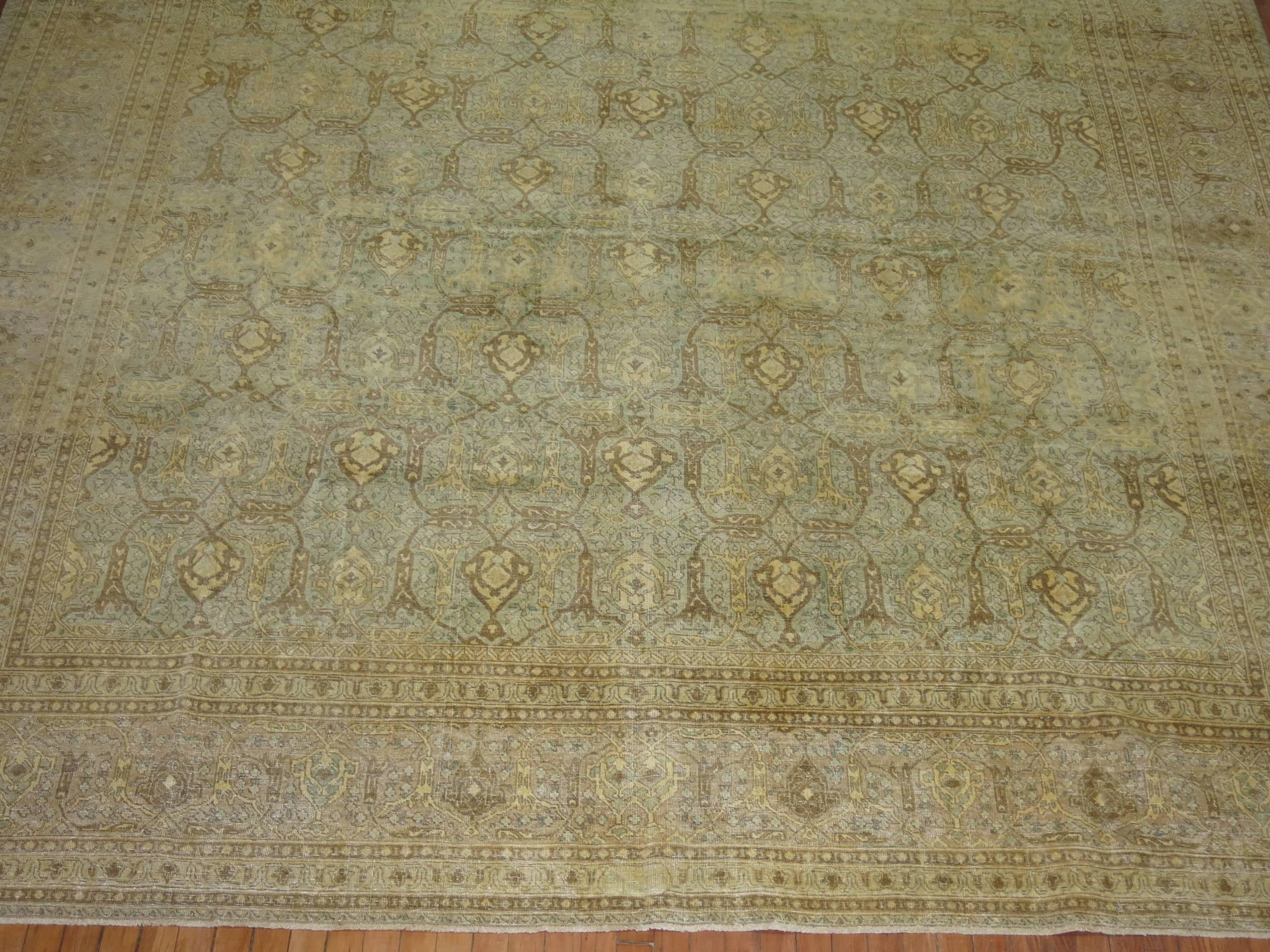 Antique Persian Isfahan Carpet In Good Condition For Sale In New York, NY