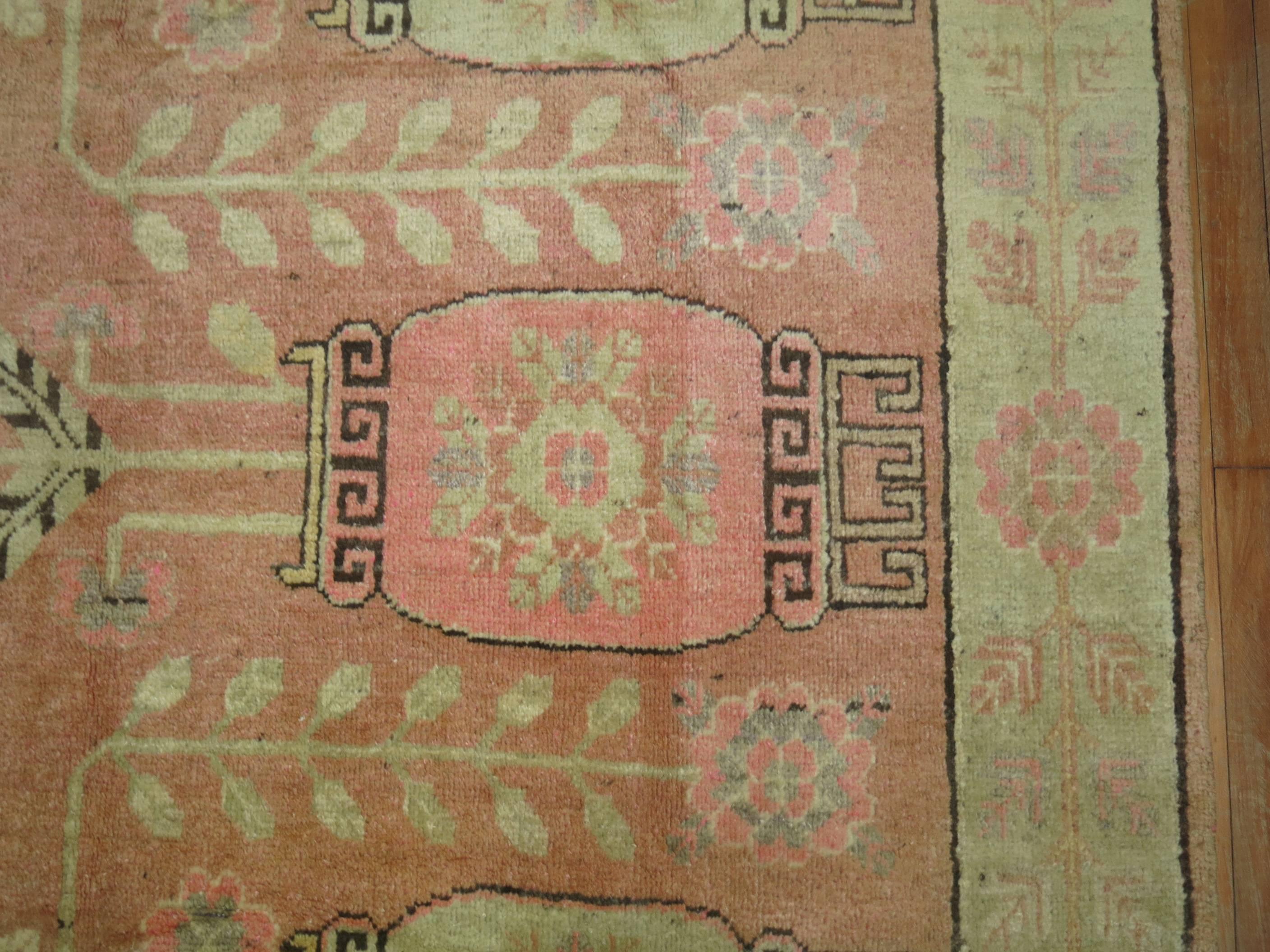 Rosa Samarkand Khotan-Teppich (Mitte des 20. Jahrhunderts) im Angebot