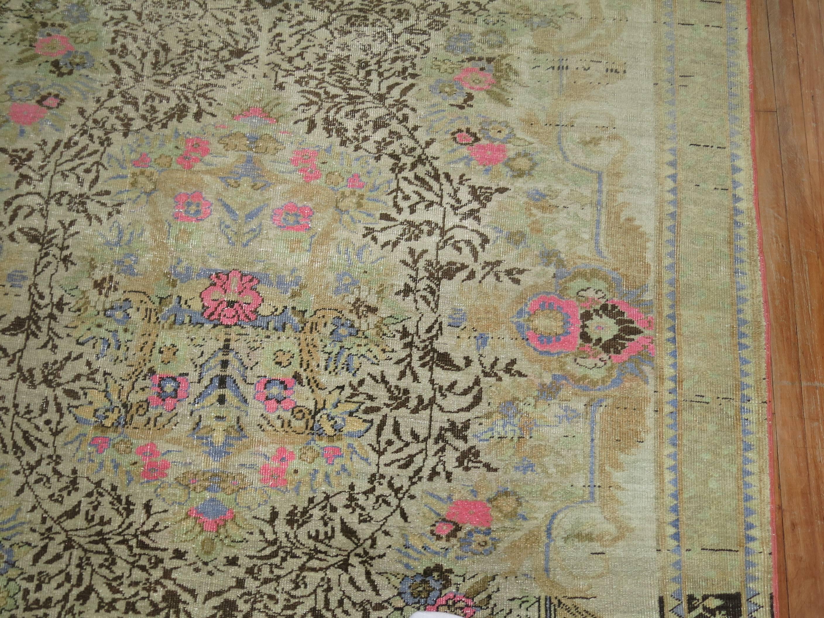 Anatolischer Teppich im Vintage-Stil im Zustand „Gut“ im Angebot in New York, NY