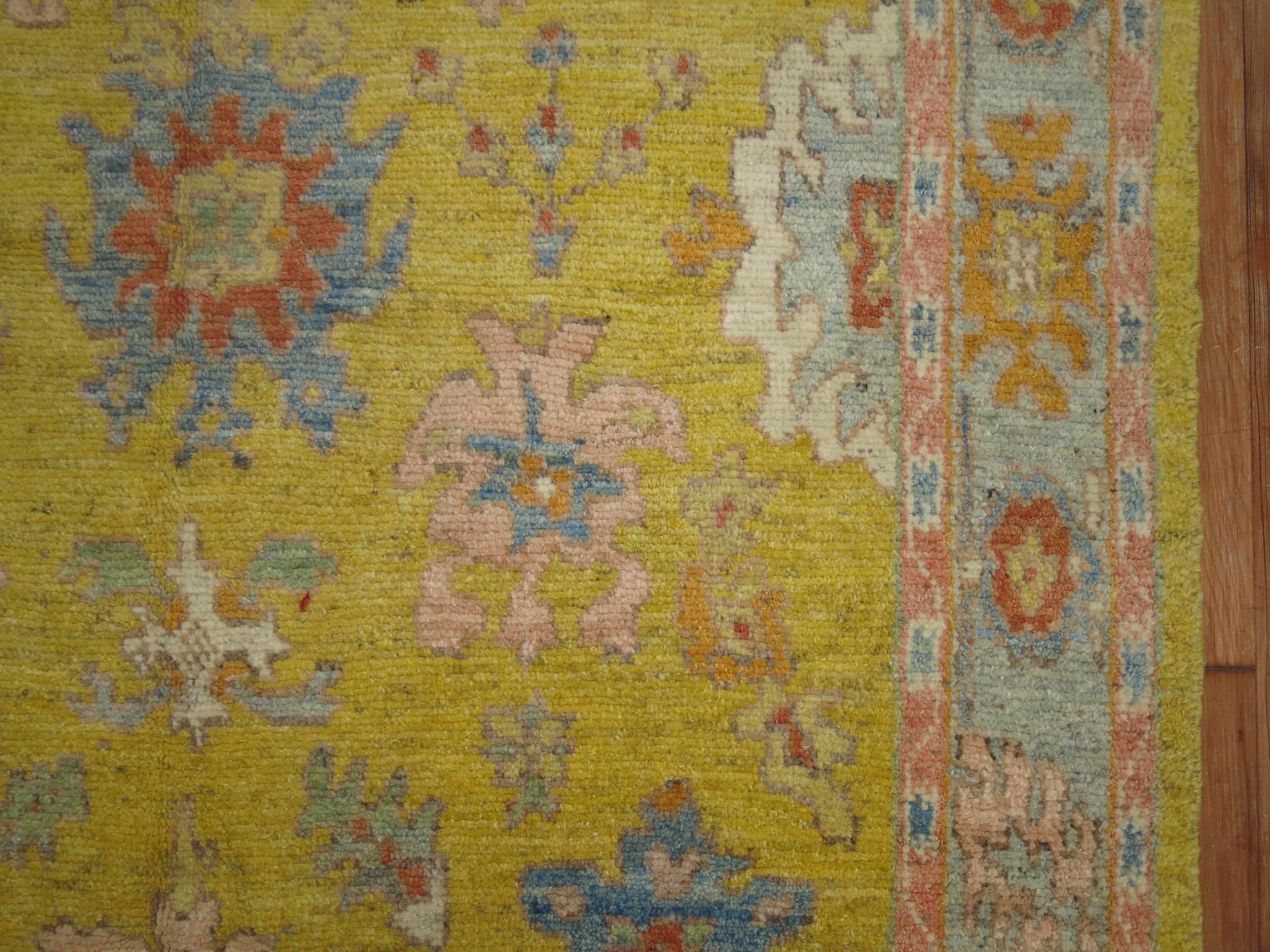 Inspirierter Oushak-Stil-Teppich (Persisch) im Angebot