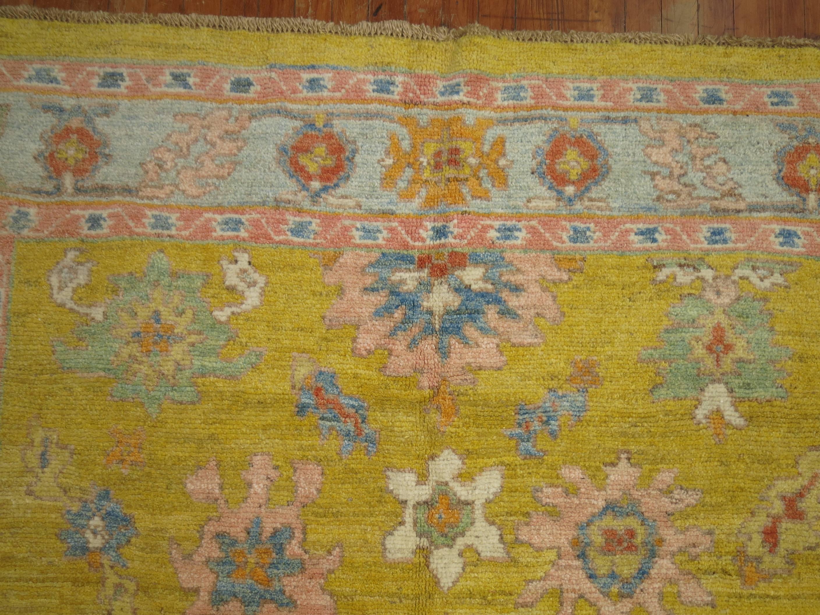 Inspirierter Oushak-Stil-Teppich (21. Jahrhundert und zeitgenössisch) im Angebot