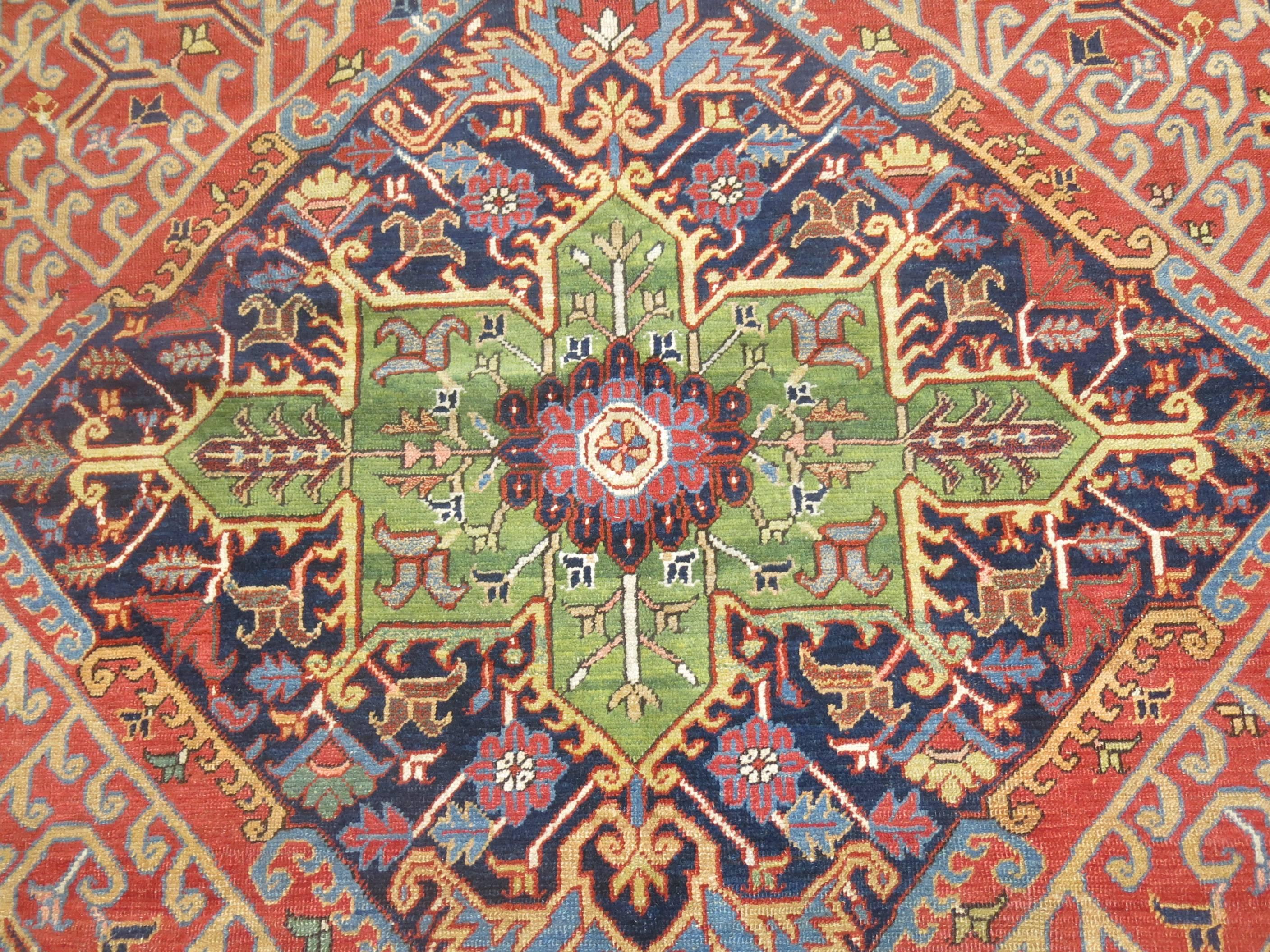 Combinación de colores única Alfombra persa antigua Heriz Persa en venta