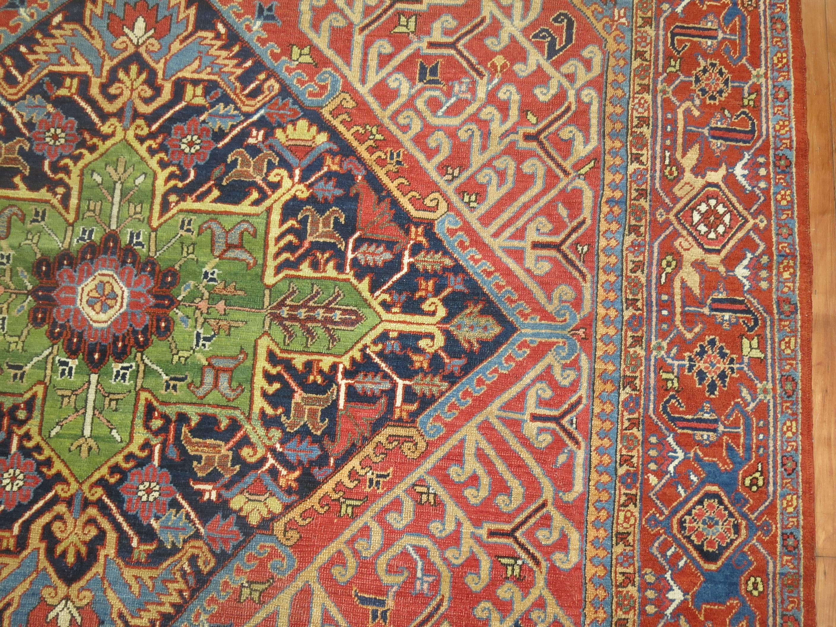 Combinación de colores única Alfombra persa antigua Heriz en venta 1