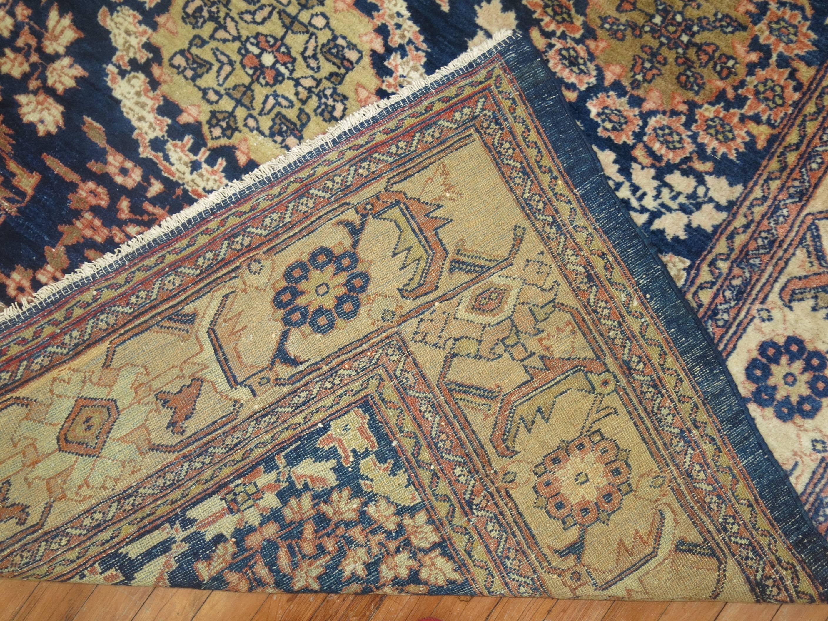 XX secolo Zabihi Collection Tappeto persiano blu antico Mahal in vendita