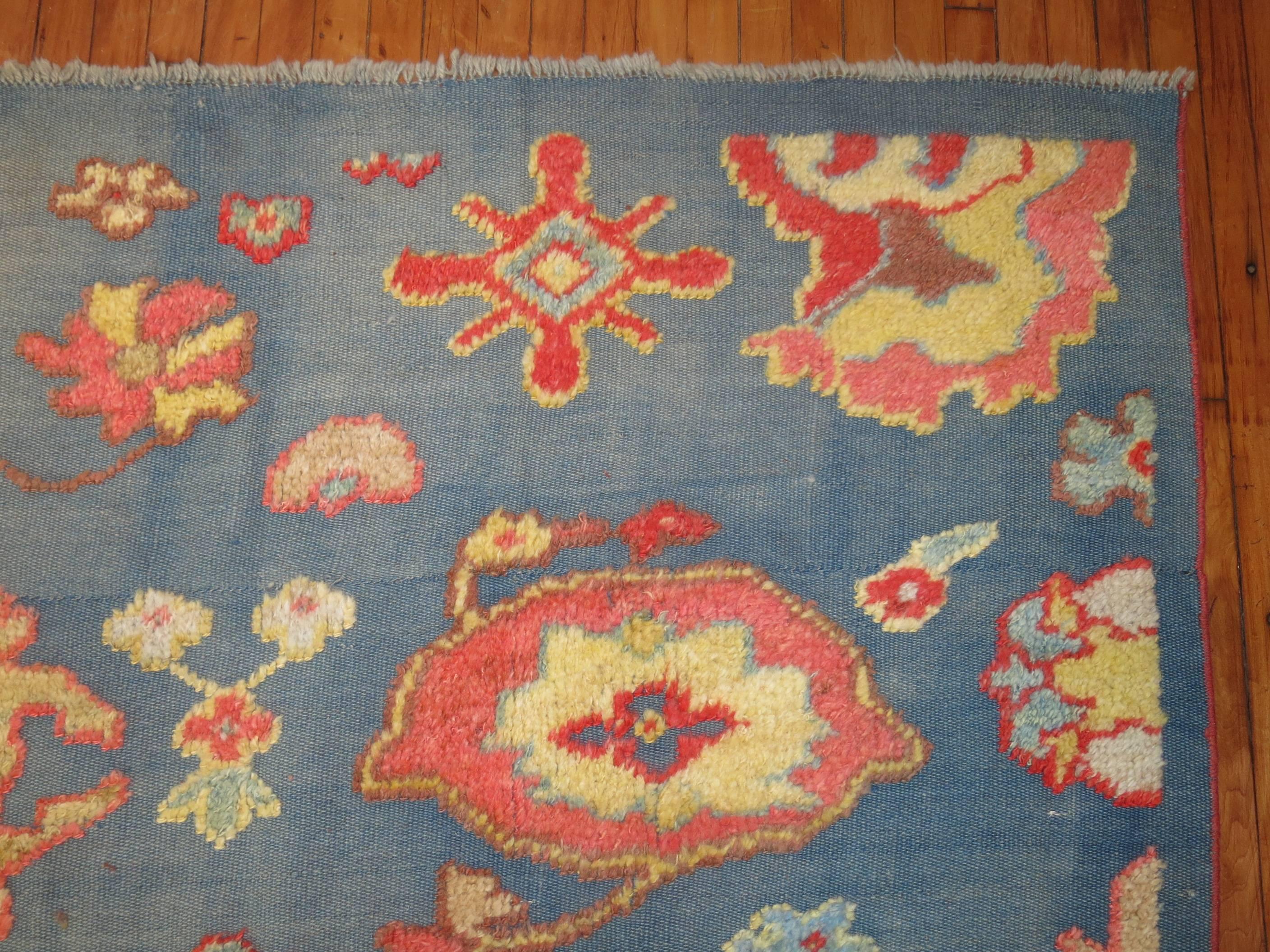Colorful Flat-Weave Raised Motif Rug In Excellent Condition In New York, NY