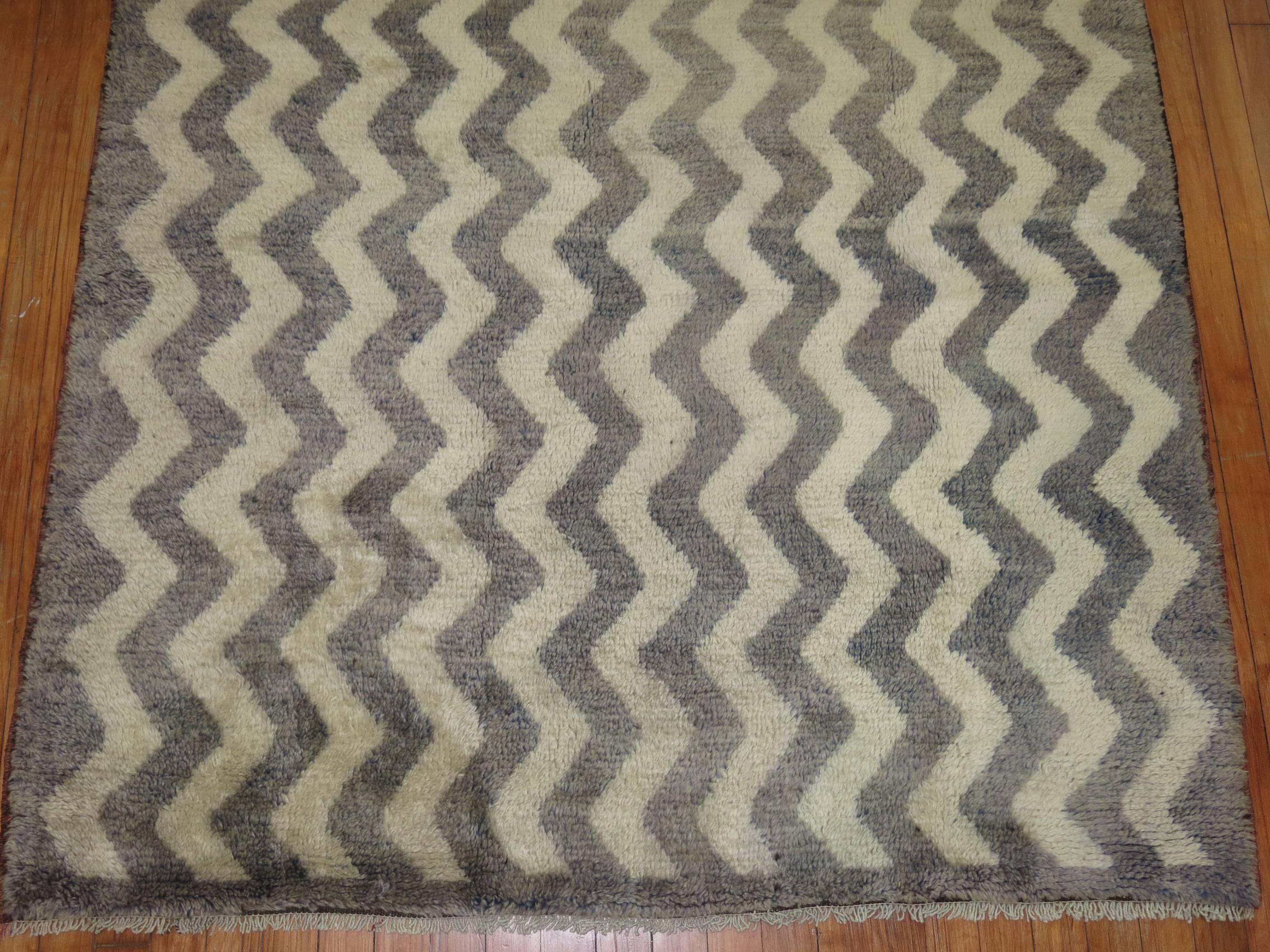 Hand-Knotted Tulu Shag Gray and Ivory Shag Rug For Sale