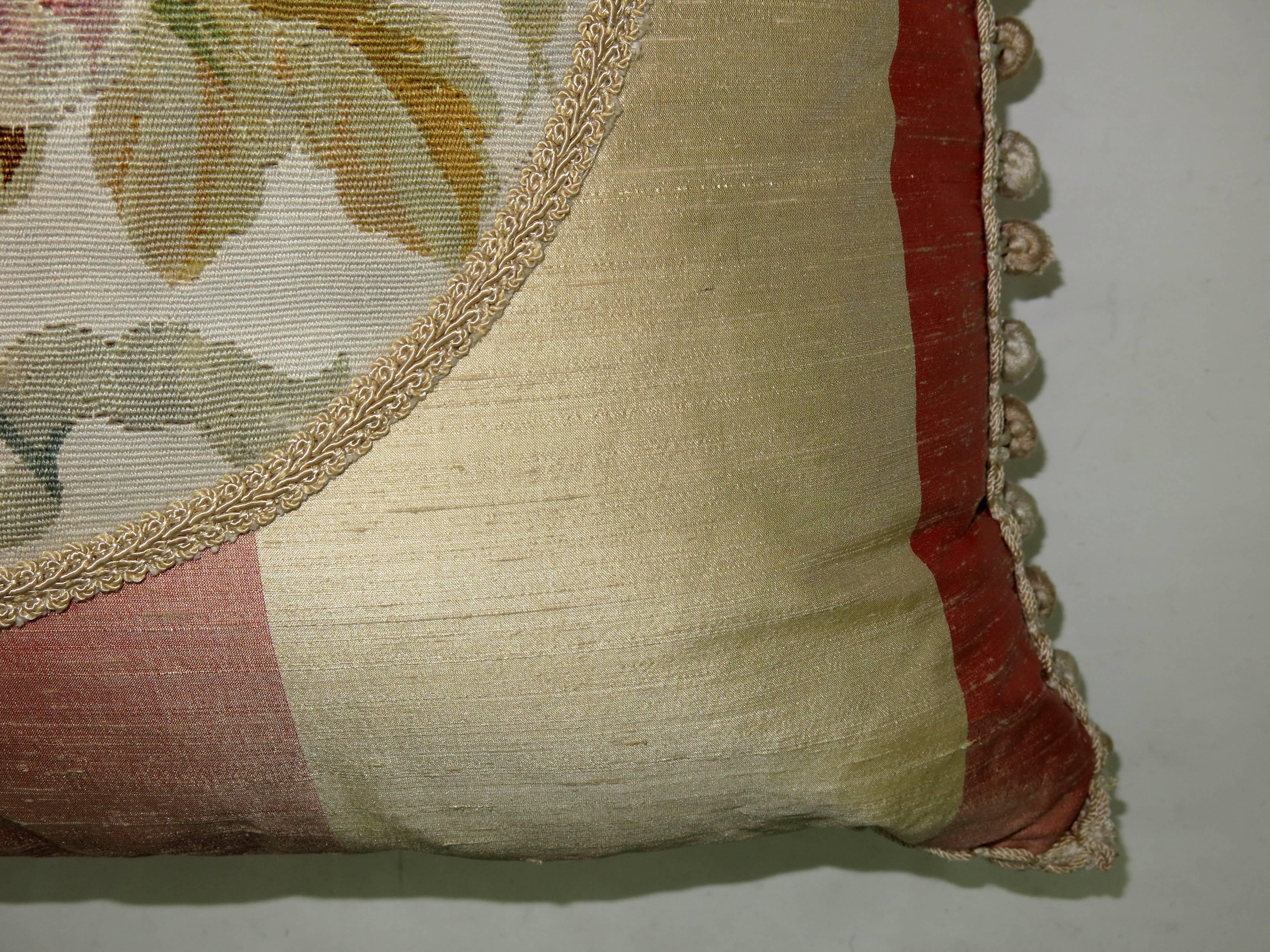Pair of 18th Century French Aubusson Pillows In Excellent Condition In New York, NY
