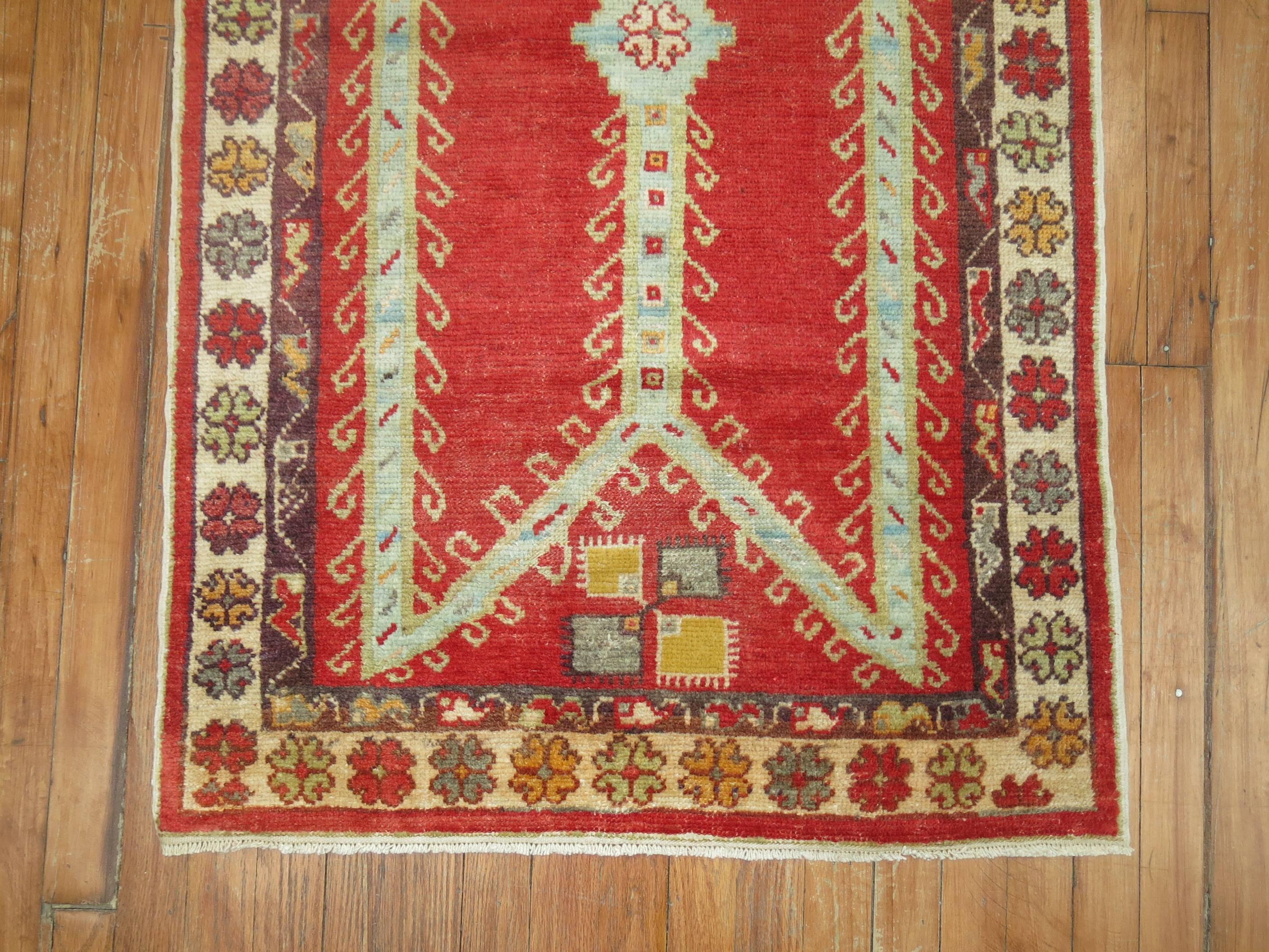 Noué à la main Tapis de prière turc ancien d'Oushak en vente