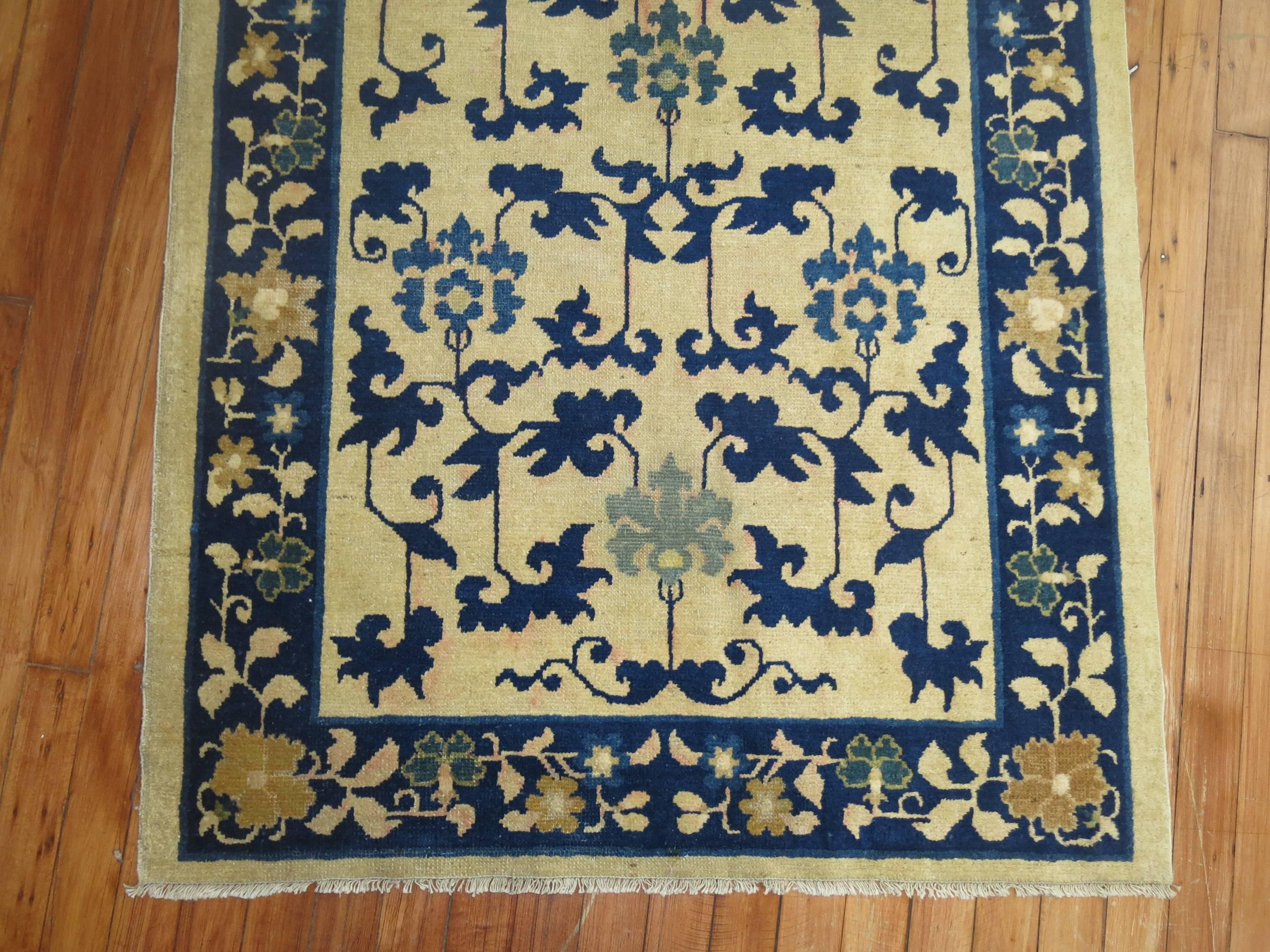Early 20th Century Ivory Blue Chinese 20th Century Throw Rug For Sale
