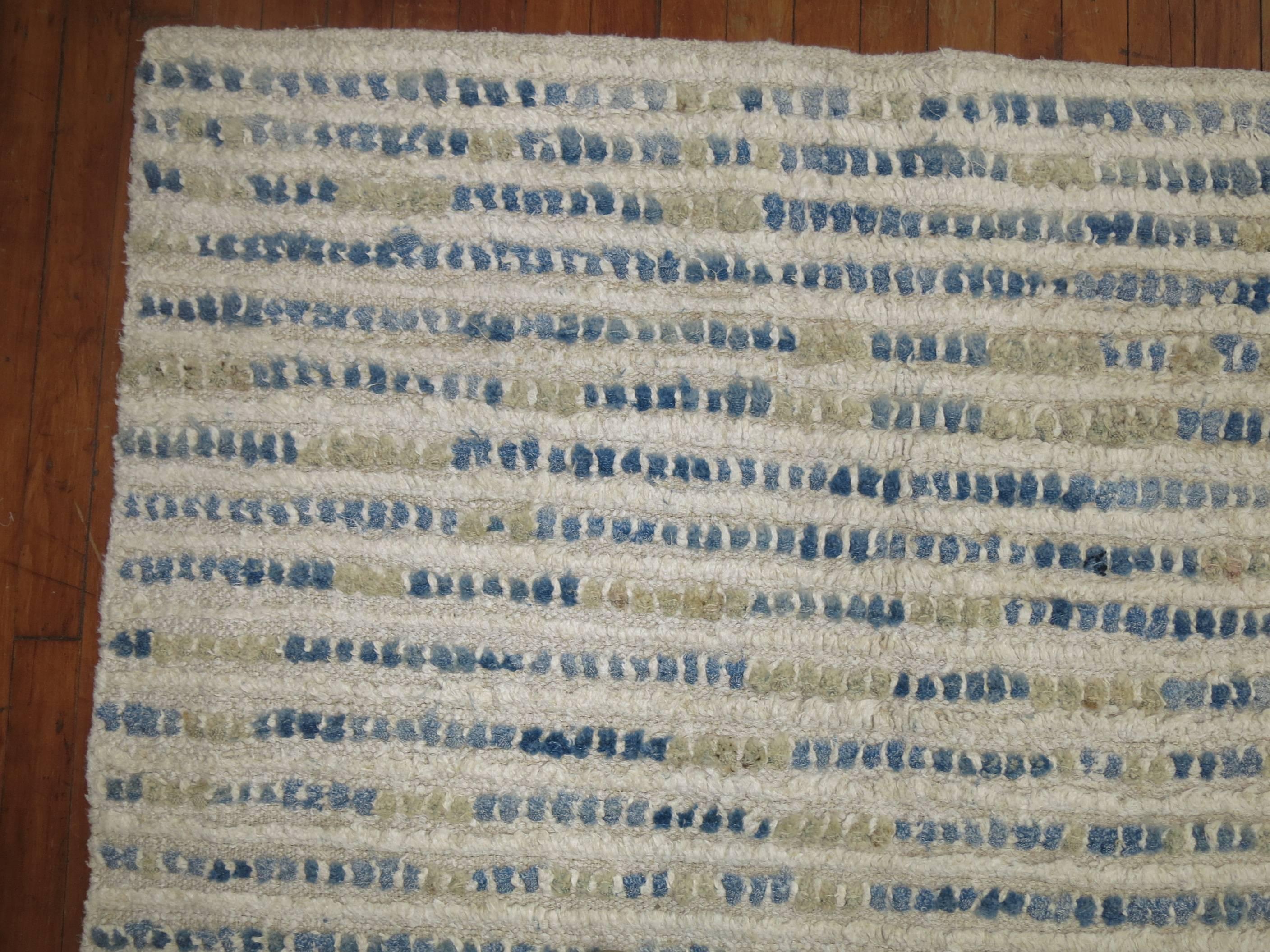 Turkish rug made with recycled wool from mid-20th century Turkish rugs. White, Blue and beige overall.

Measures: 8'4