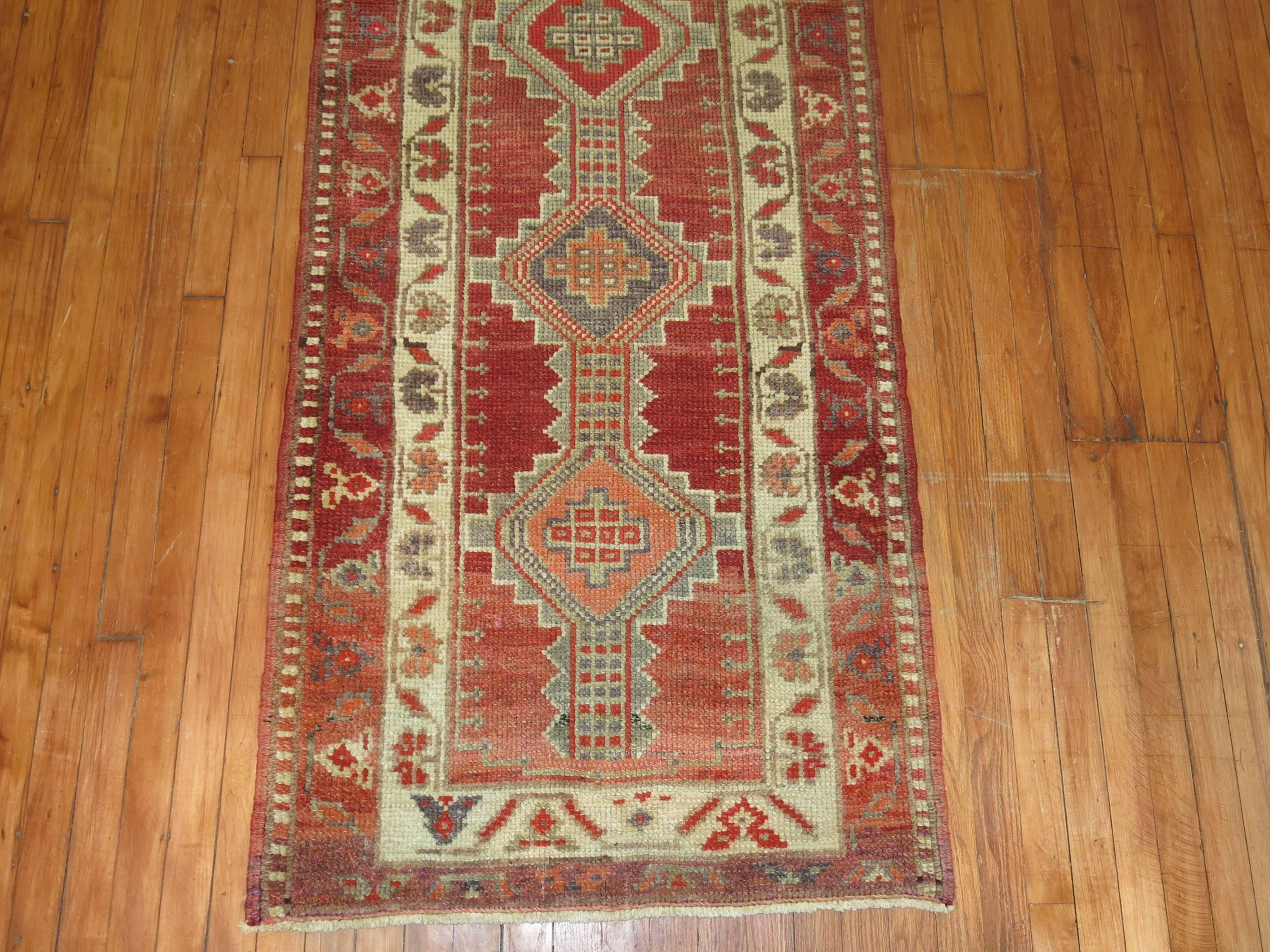 Vintage Turkish geometric tribal motif runner from the mid-20th century.

Measures: 2'10