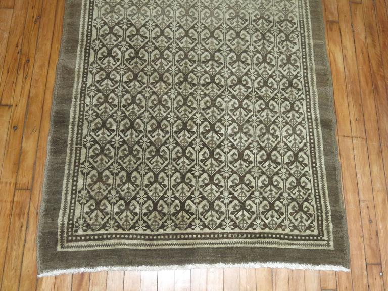 Brown Turkish Wool Rug, Mid-20th Century For Sale at 1stDibs