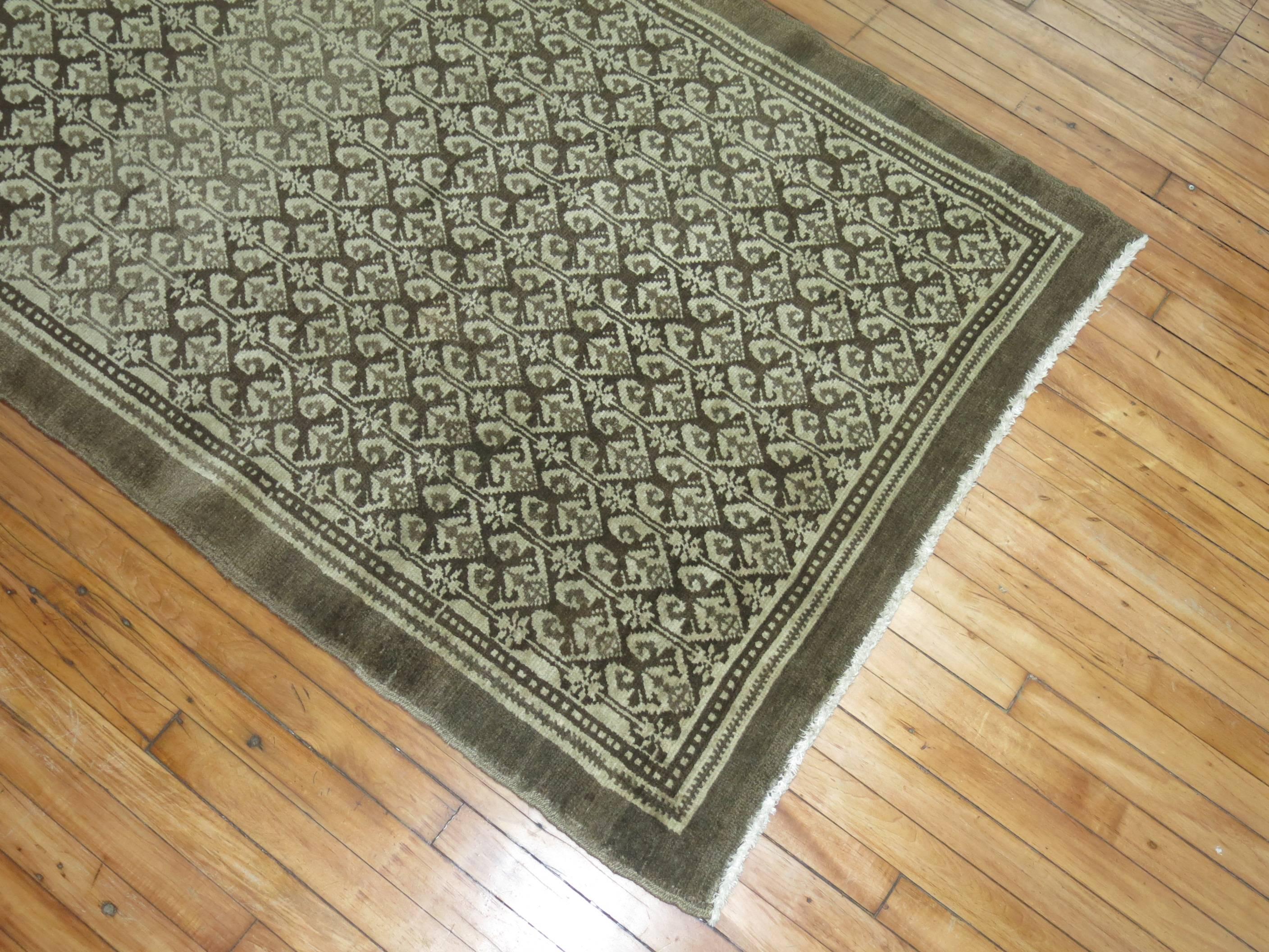 Brown Turkish Wool Rug, Mid-20th Century In Excellent Condition For Sale In New York, NY
