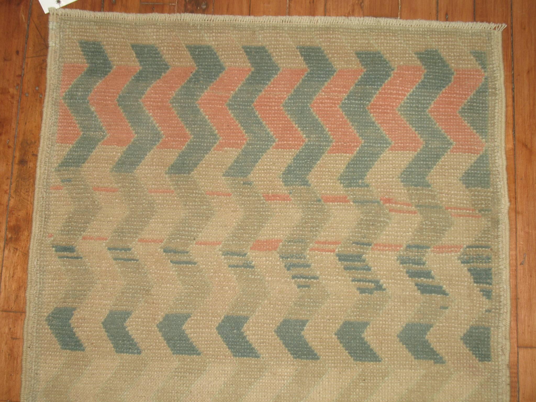 Vintage Turkish deco rug with a funky zig zag pattern.

Measures: 2'2” x 4'3”.
