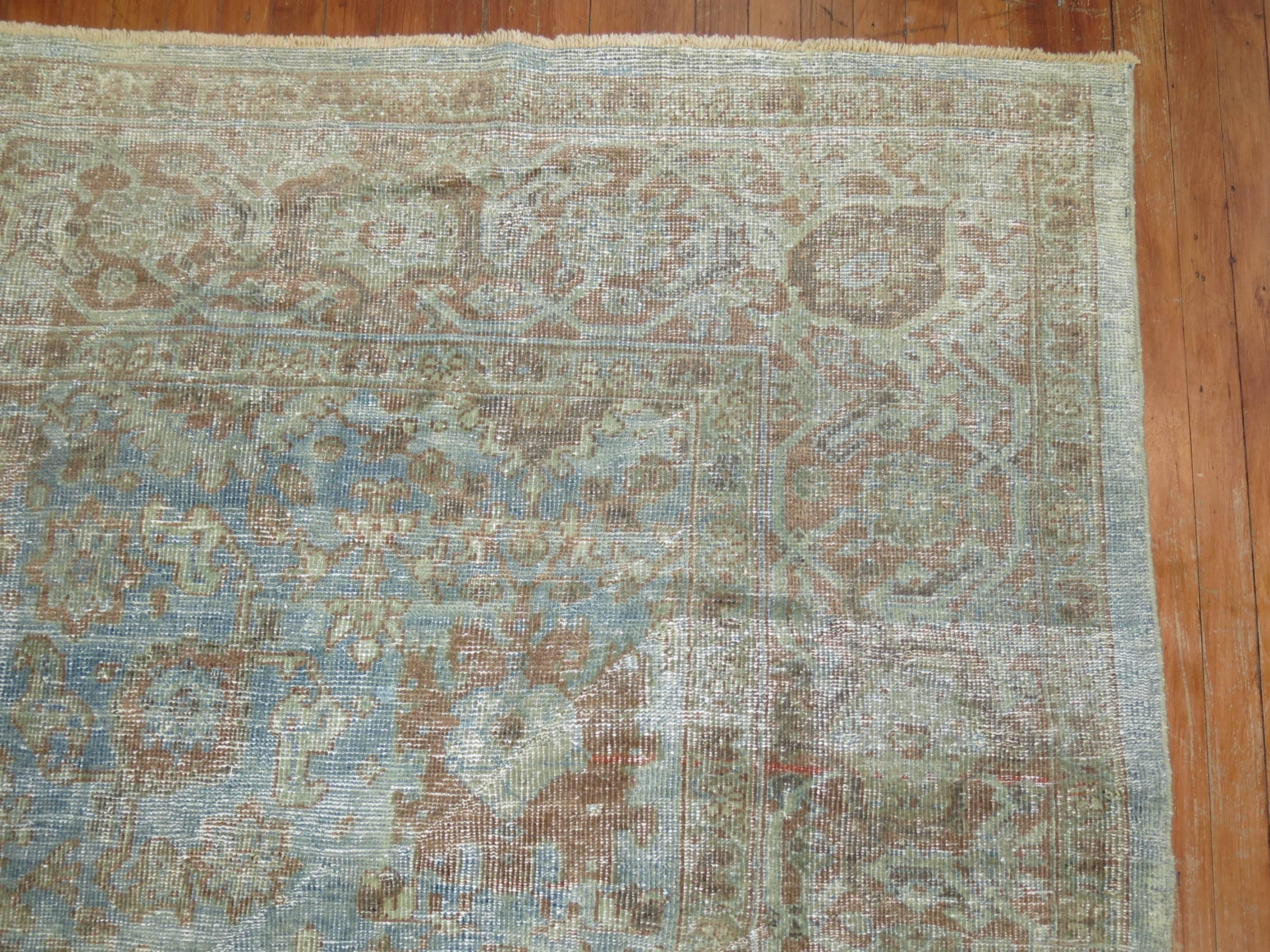 Antique Persian Mahal Rug in Water Colors In Good Condition For Sale In New York, NY